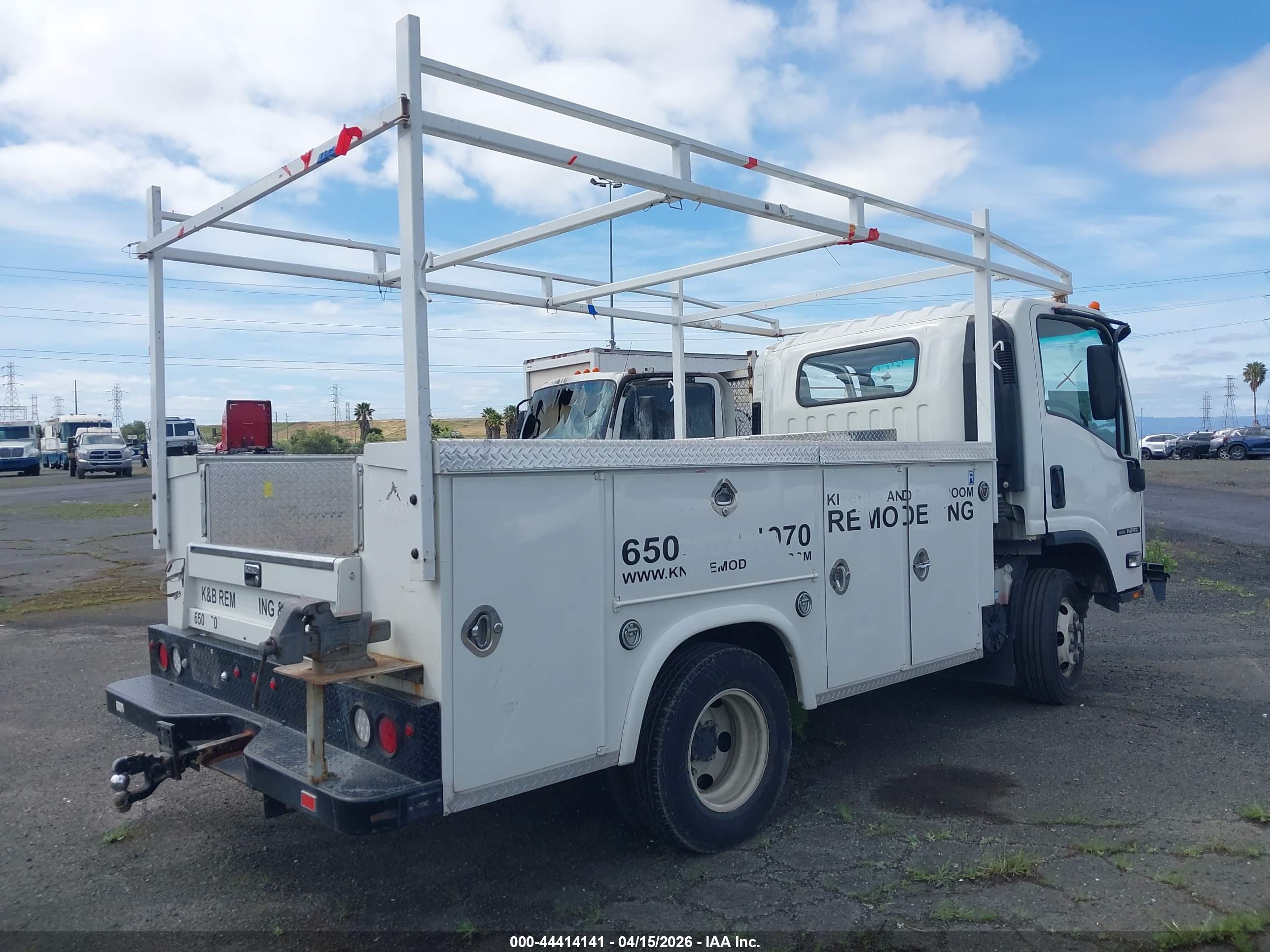 ISUZU NPR image 4
