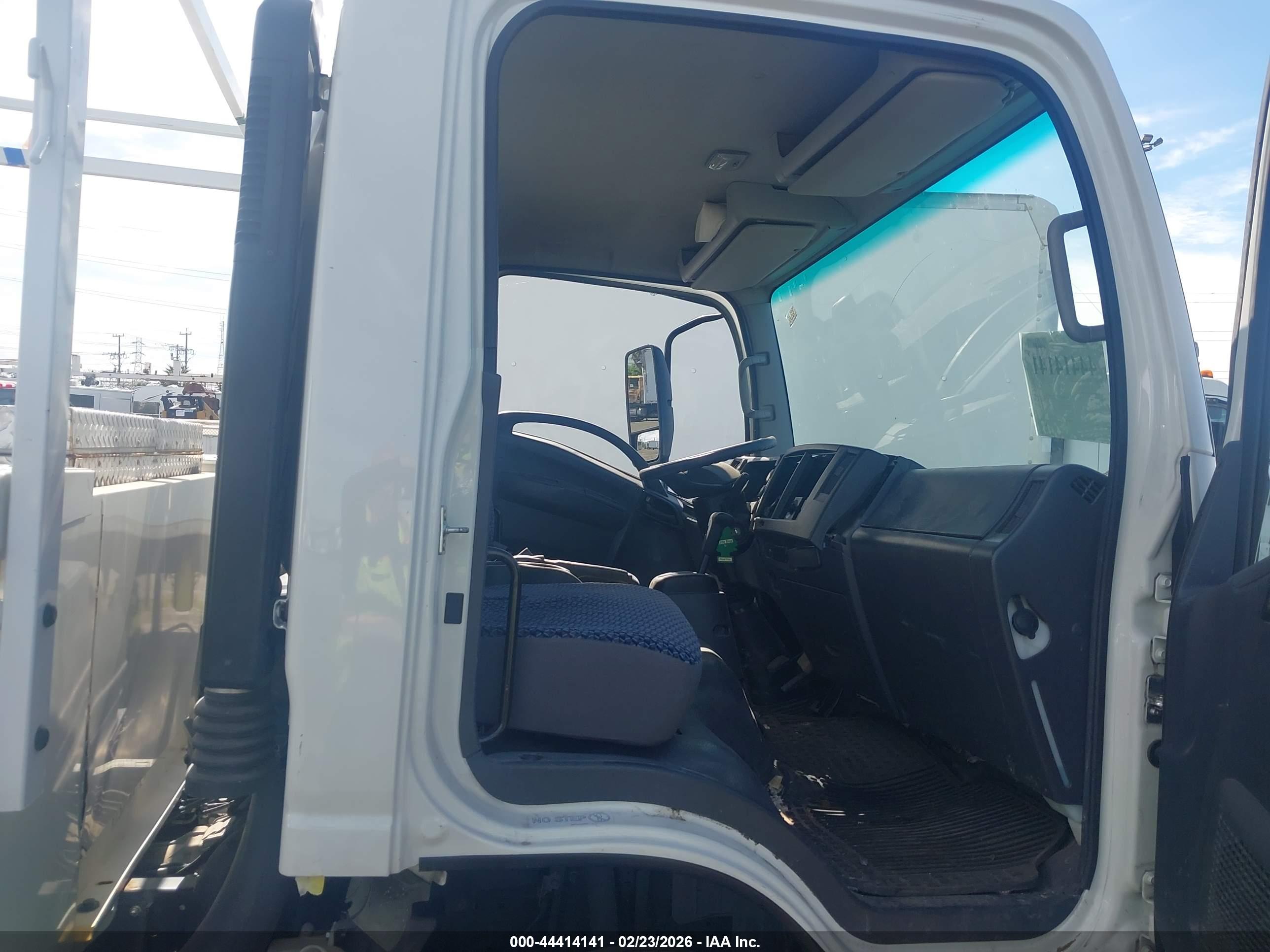 ISUZU NPR image 8