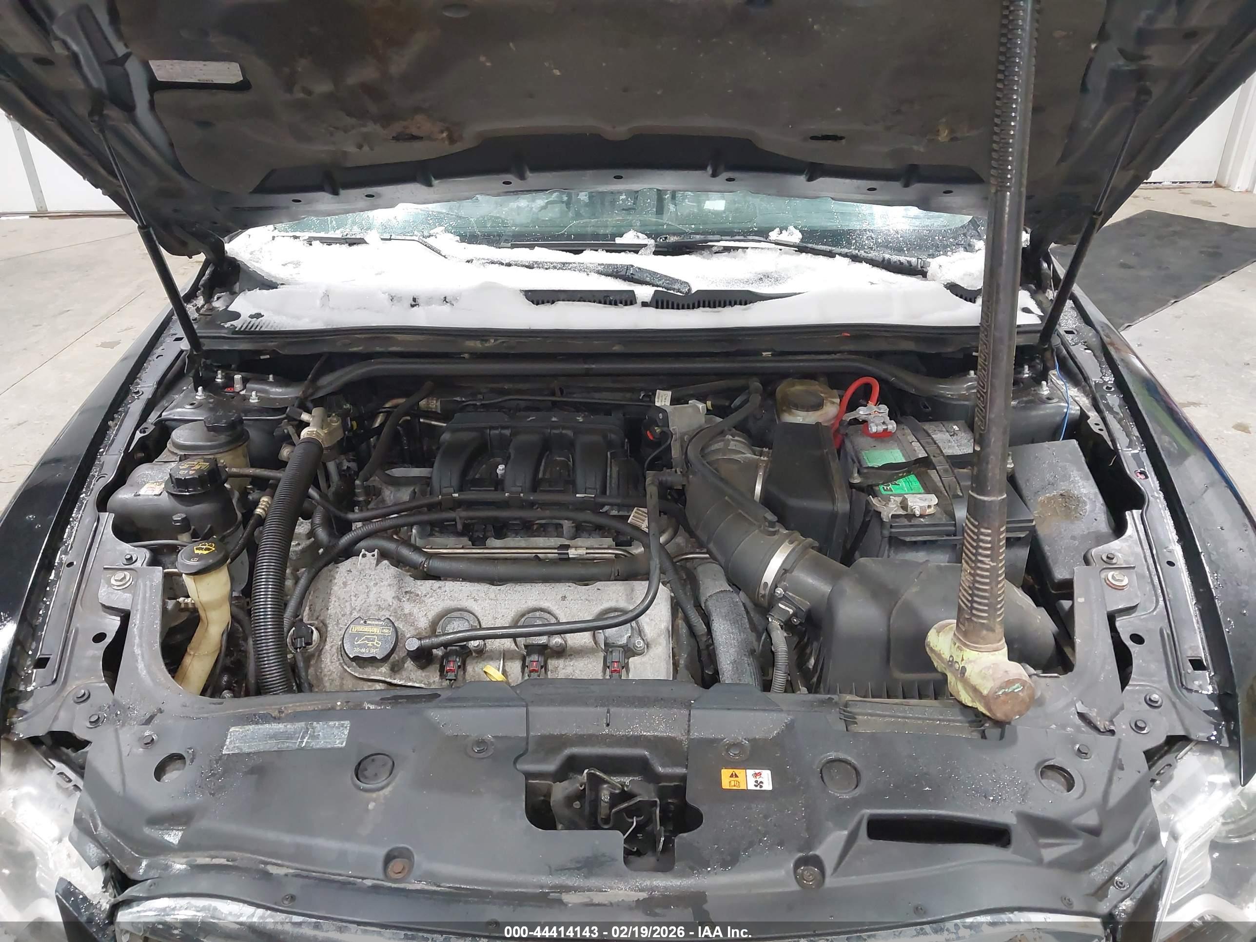 FORD TAURUS image 10