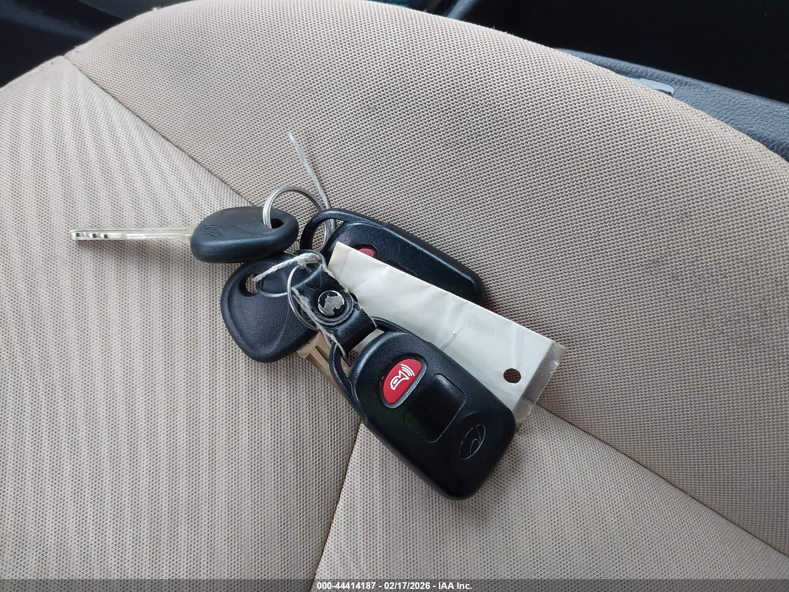 HYUNDAI ELANTRA image 11