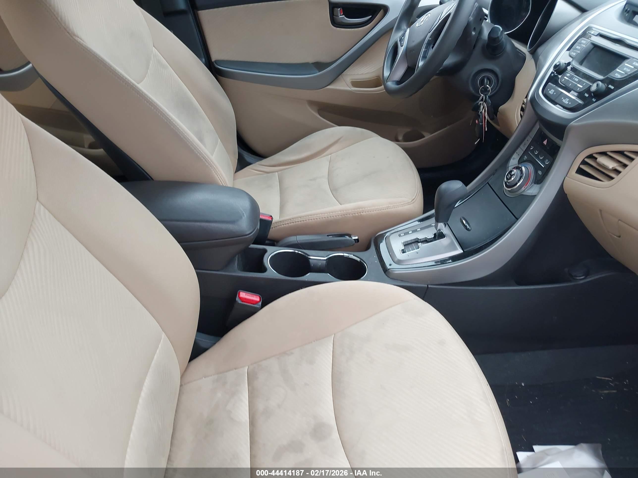 HYUNDAI ELANTRA image 5