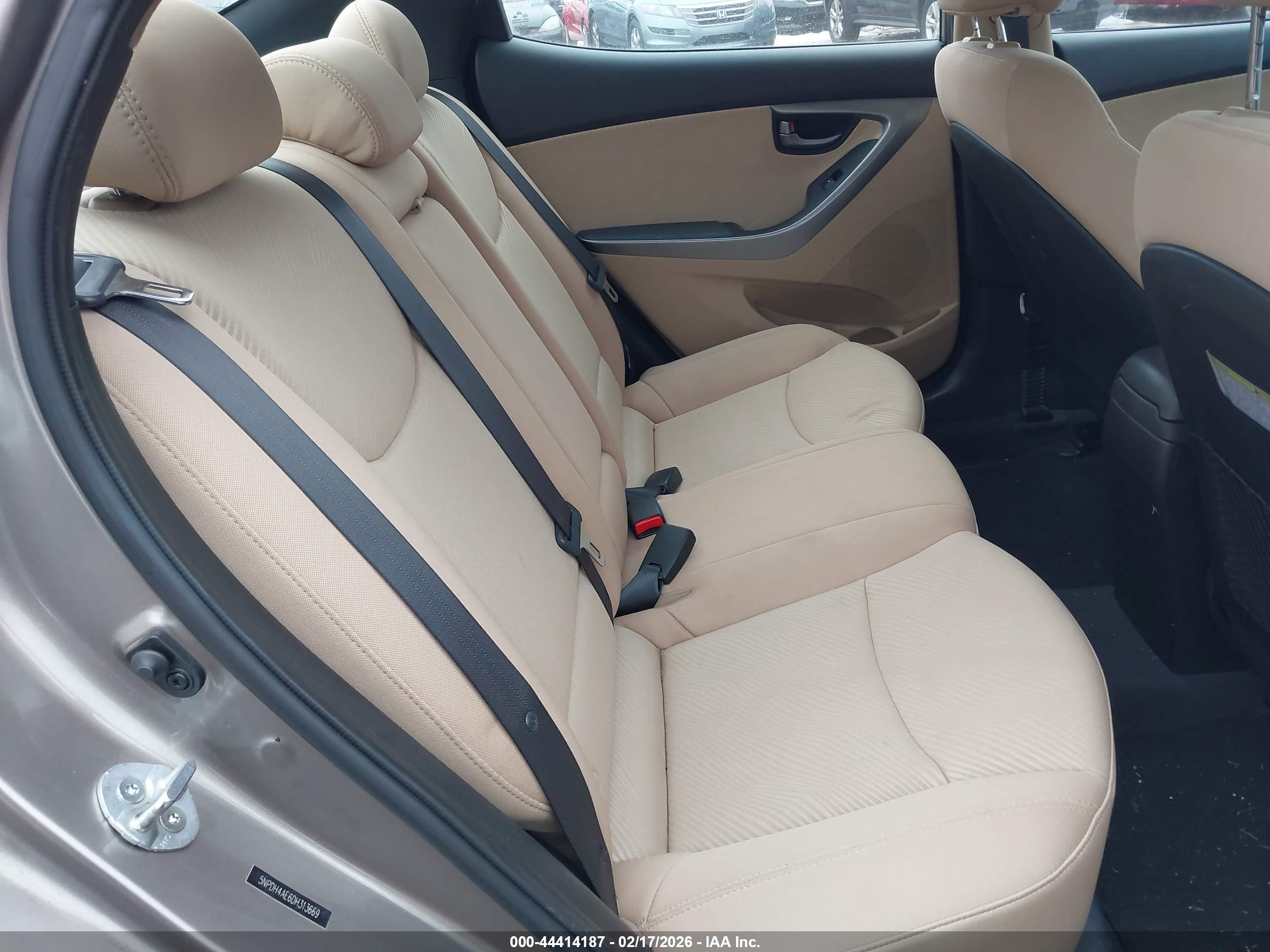 HYUNDAI ELANTRA image 8
