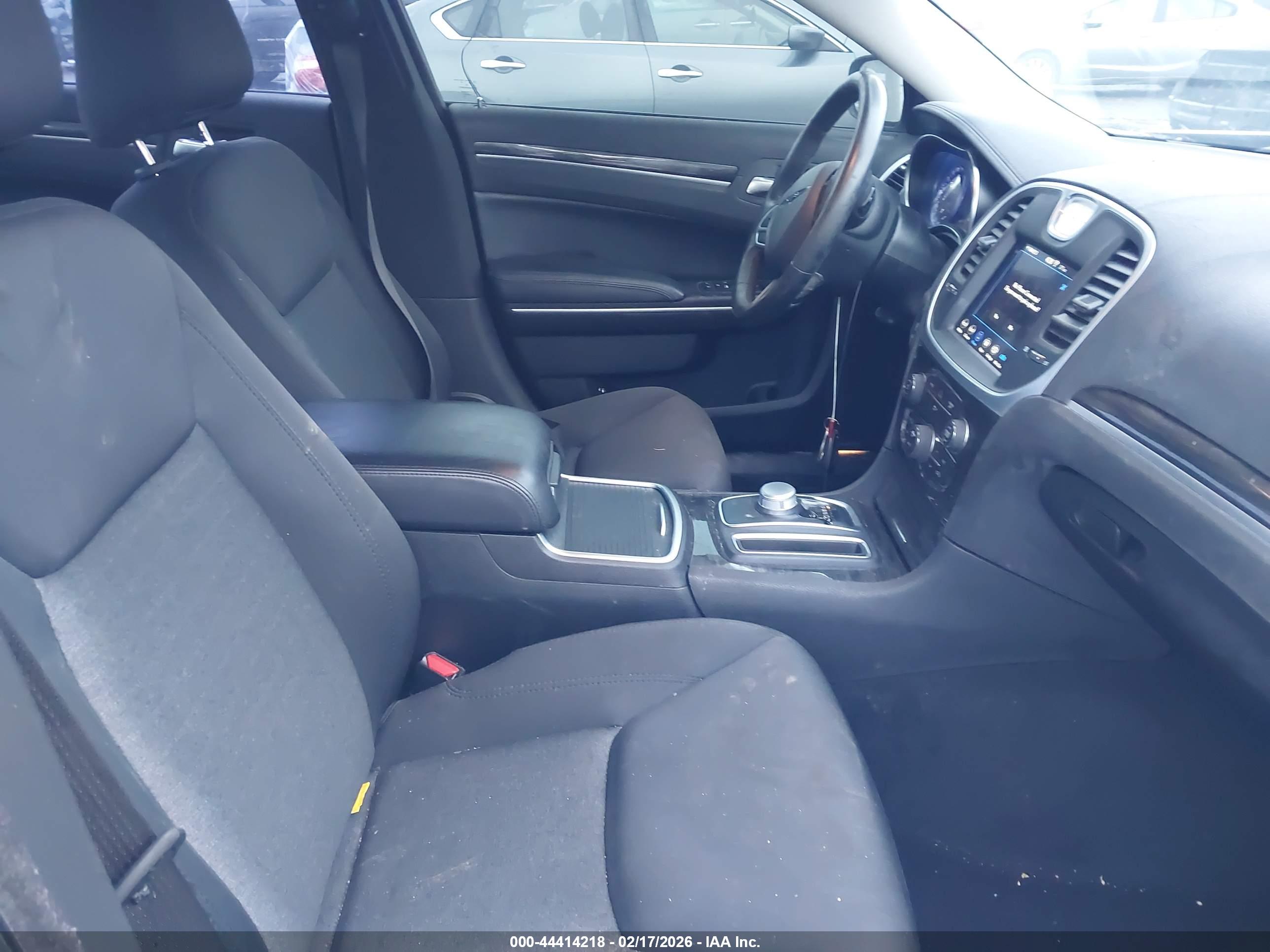 CHRYSLER 300 image 5