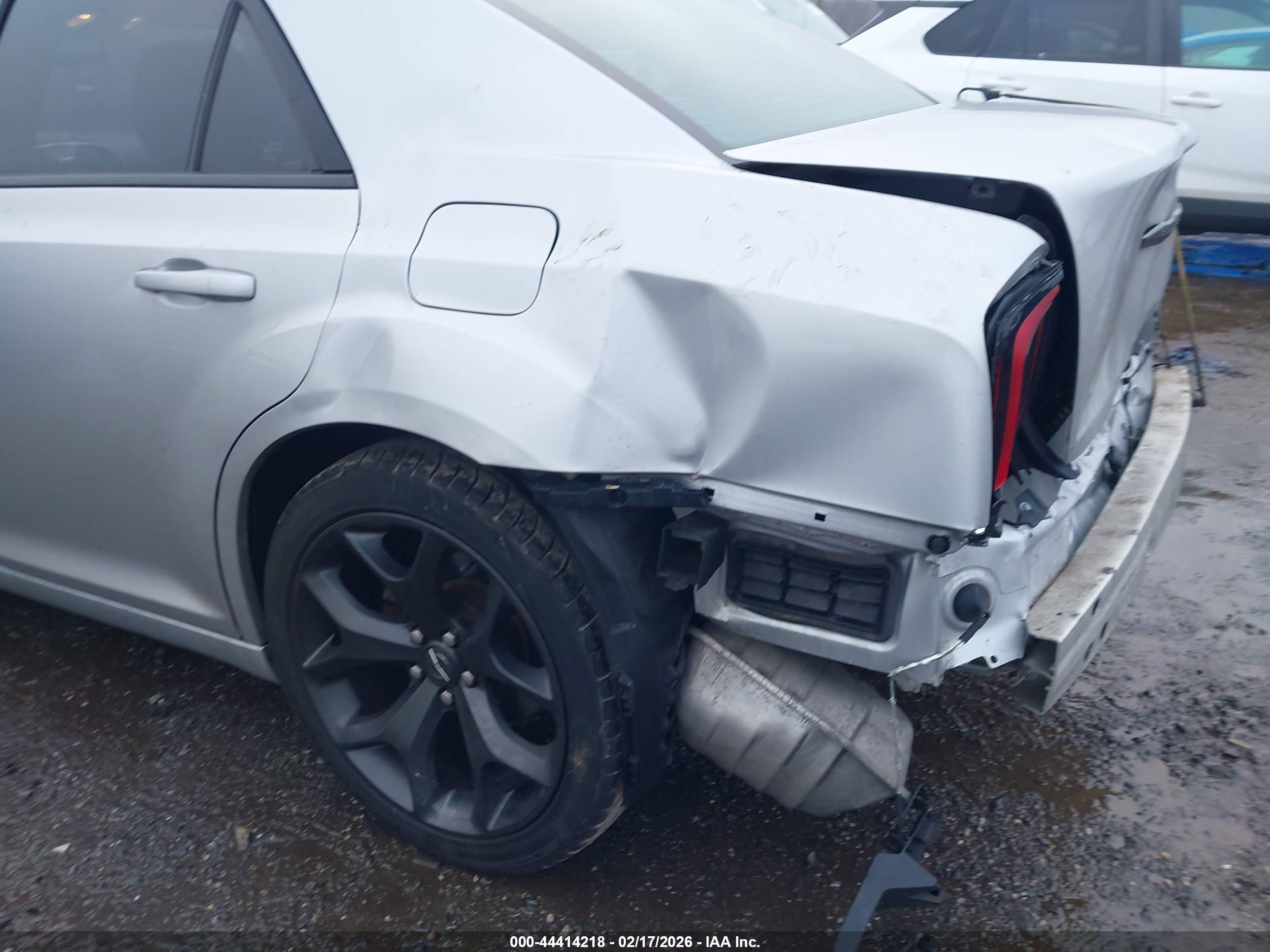 CHRYSLER 300 image 6