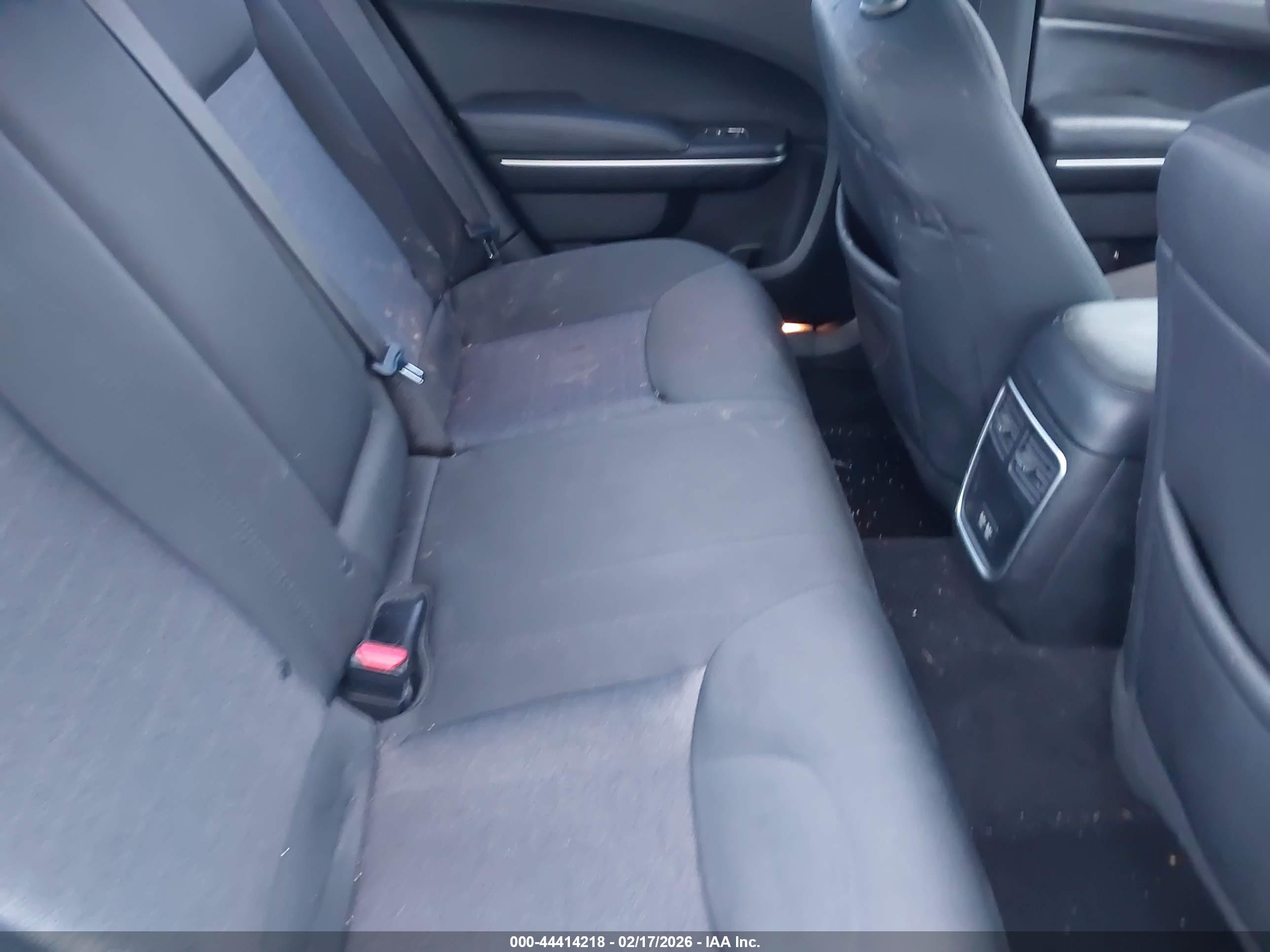 CHRYSLER 300 image 8