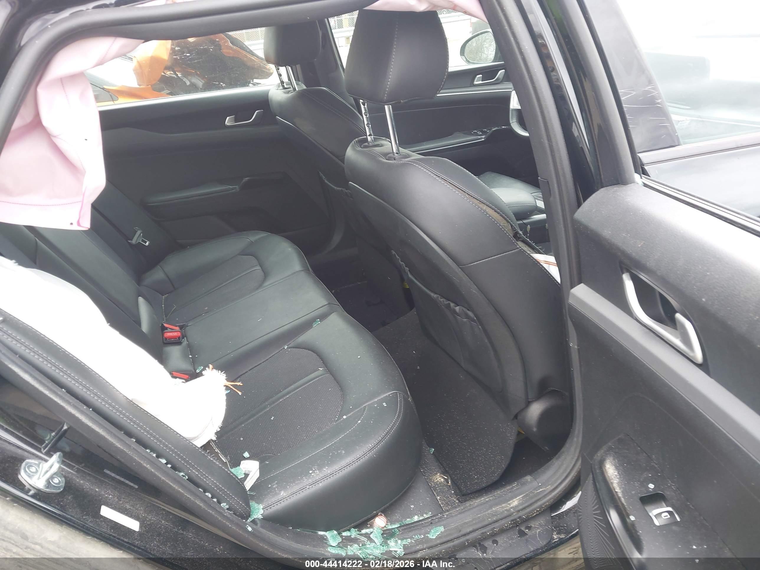 KIA K5 image 8