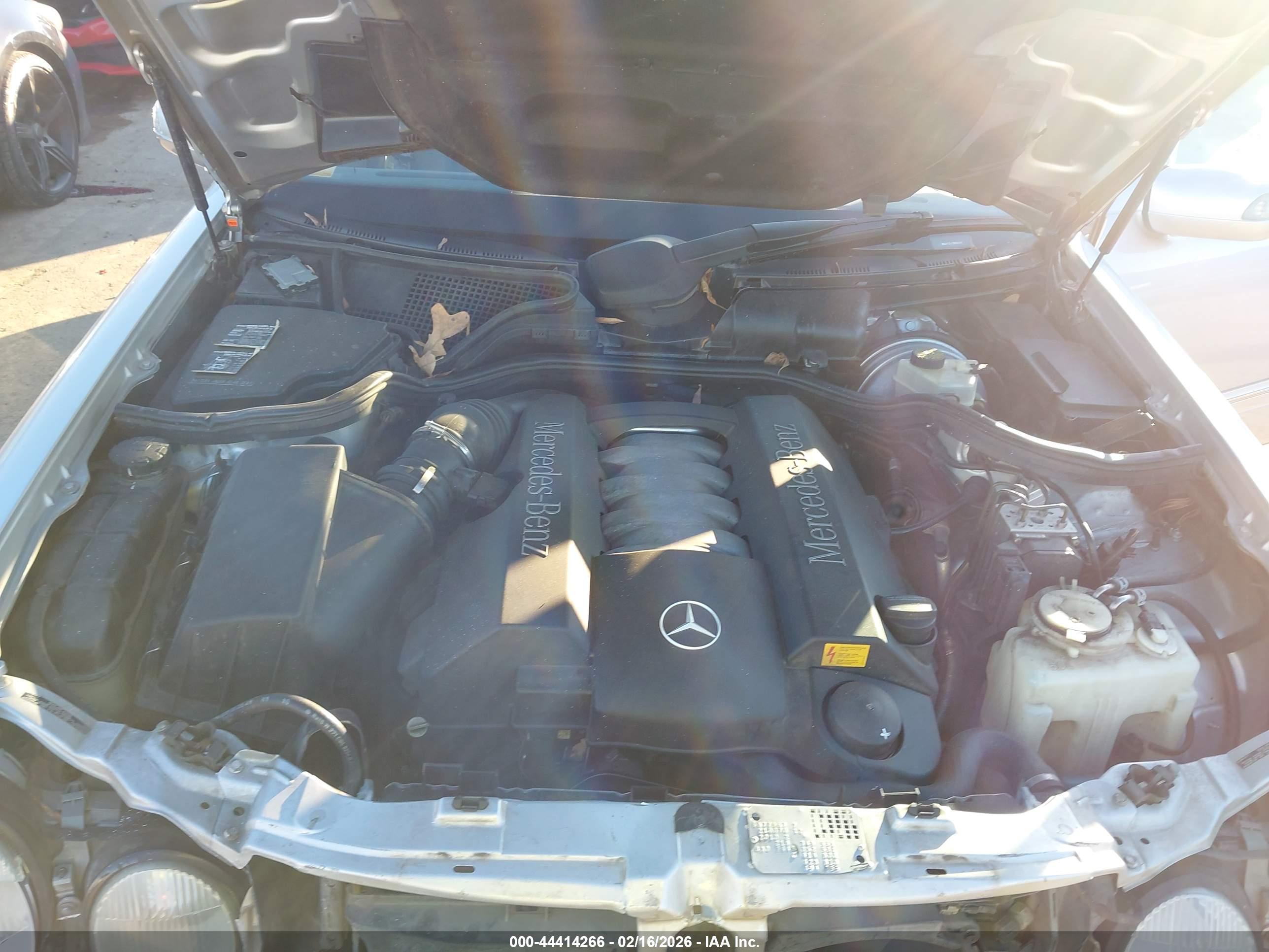 MERCEDES-BENZ E image 10