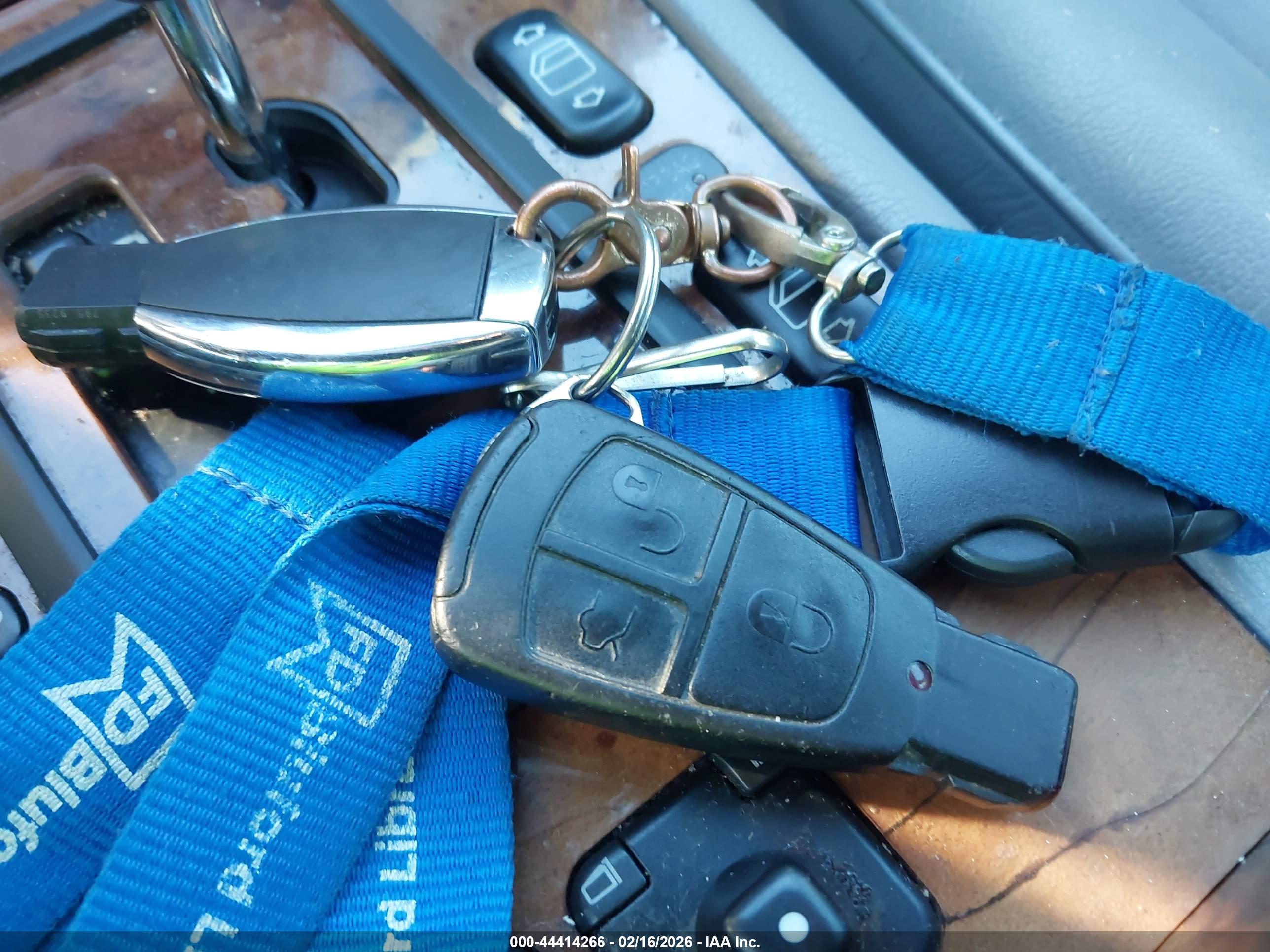 MERCEDES-BENZ E image 11