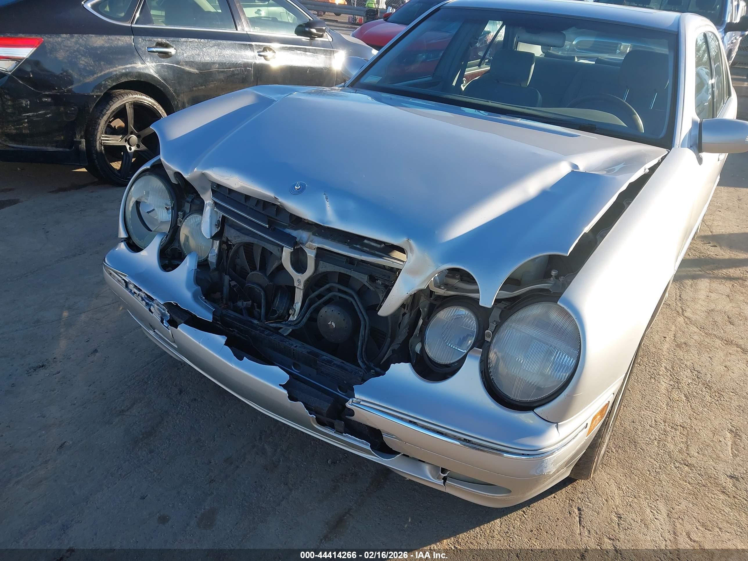 MERCEDES-BENZ E image 6
