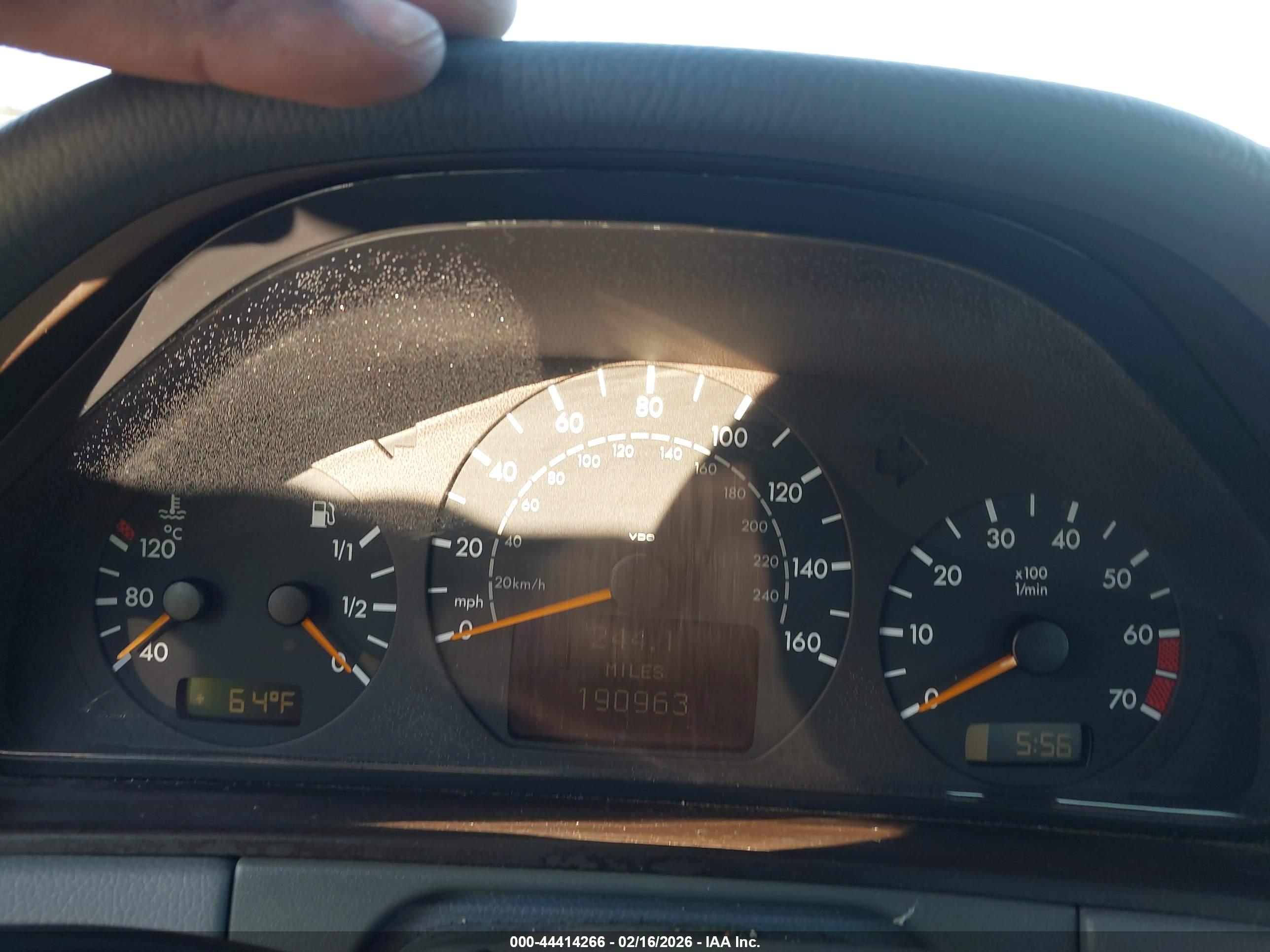 MERCEDES-BENZ E image 7