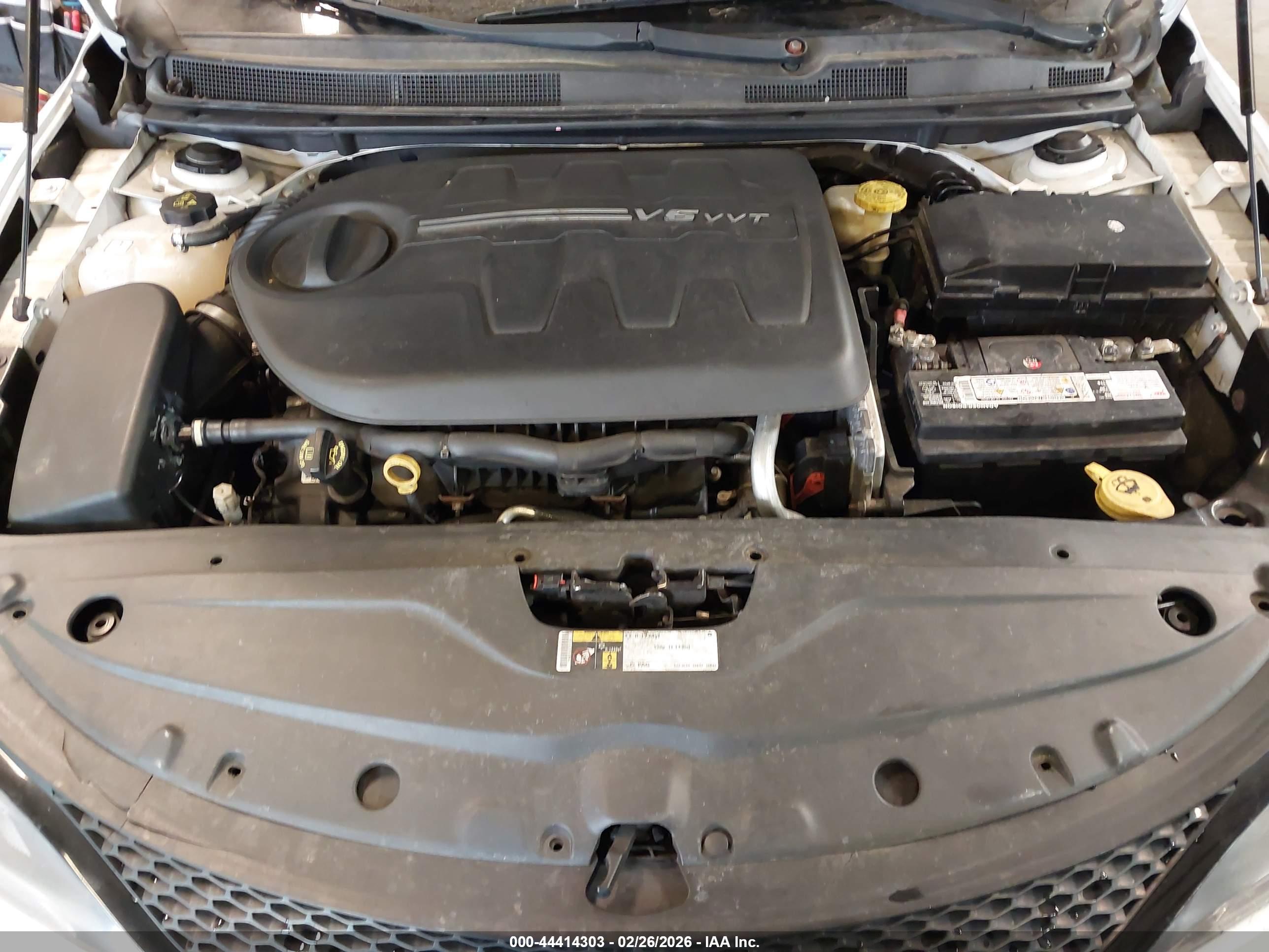 CHRYSLER 200 image 10