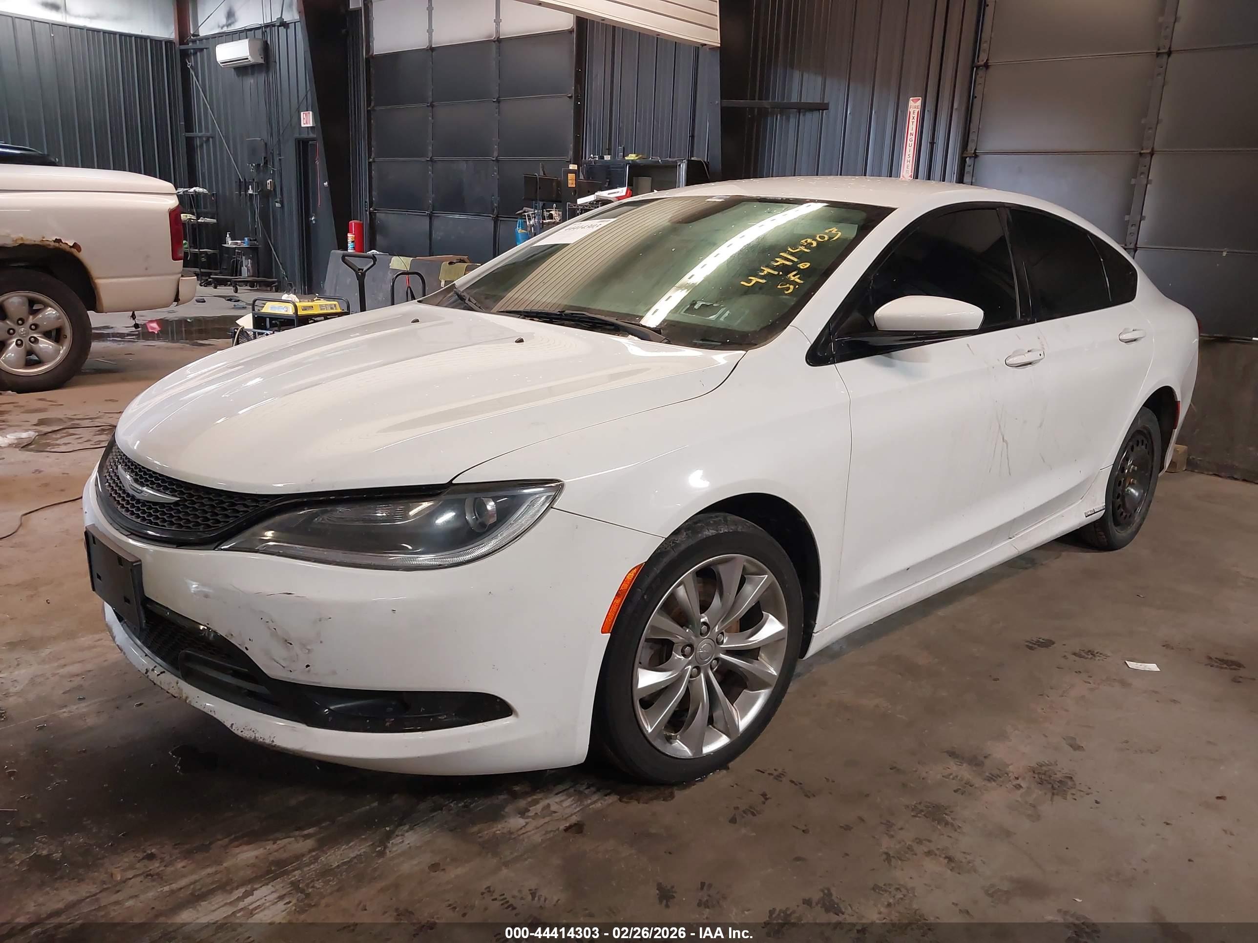 CHRYSLER 200 image 2