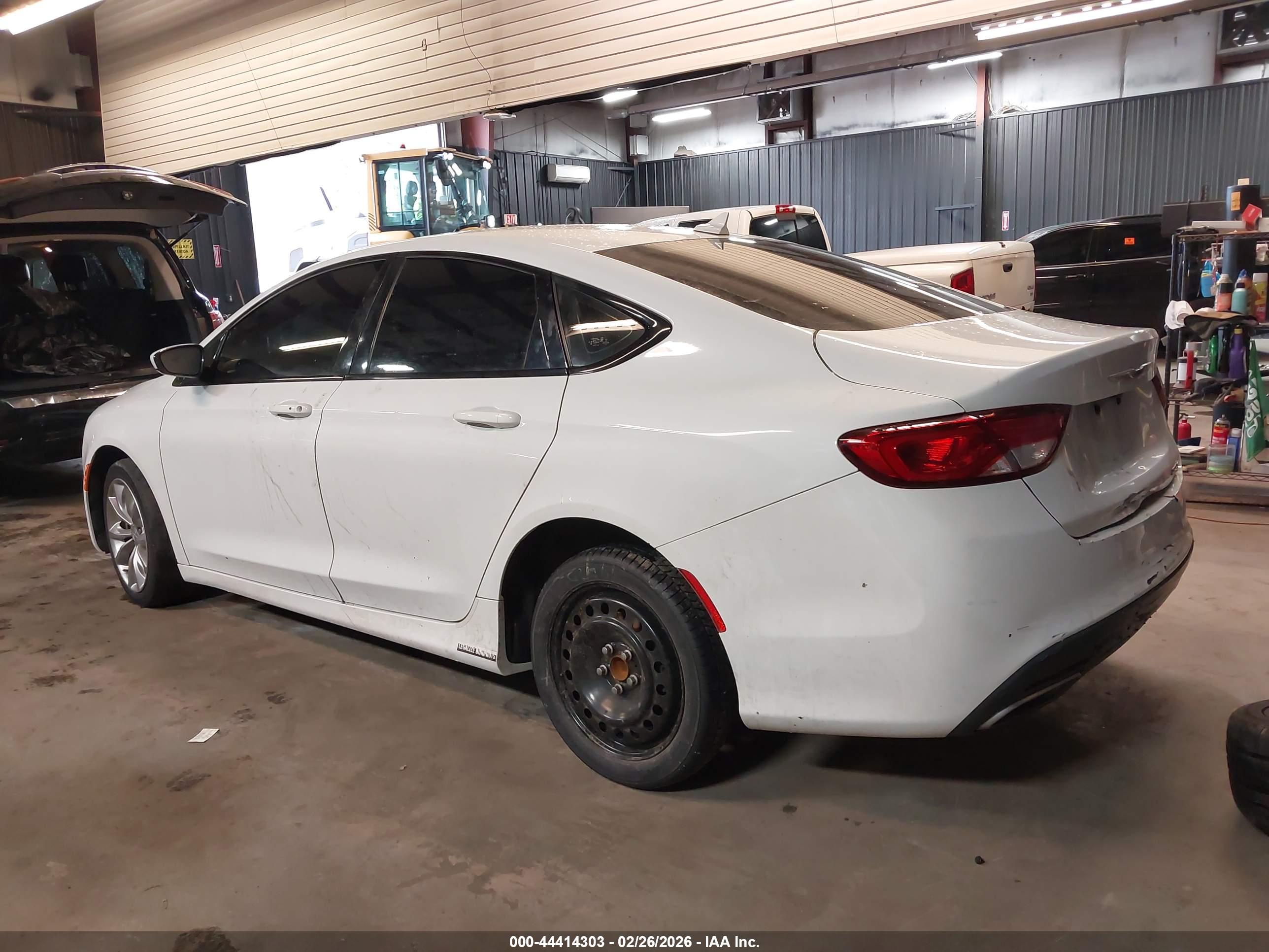 CHRYSLER 200 image 3
