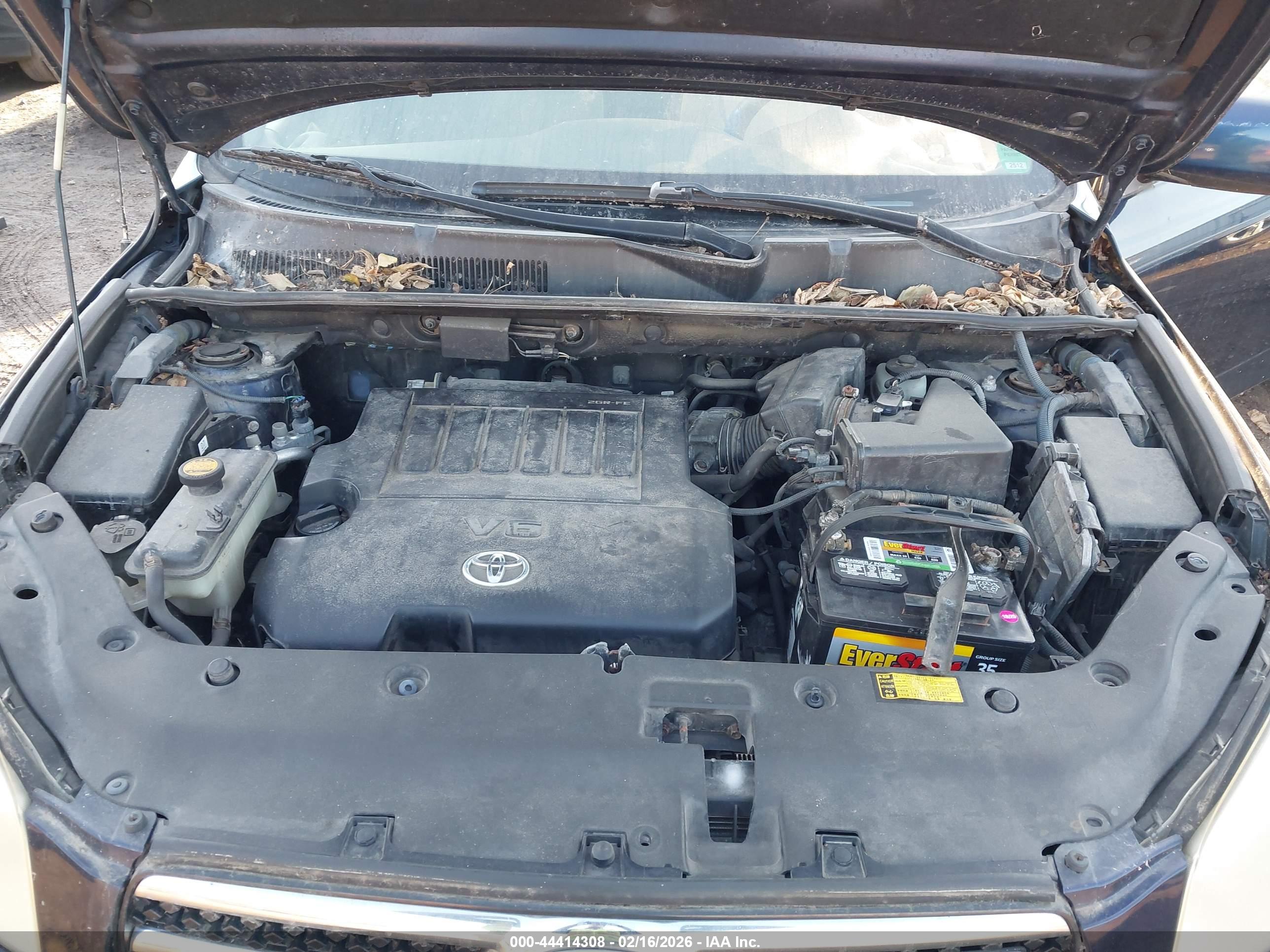TOYOTA RAV4 image 10