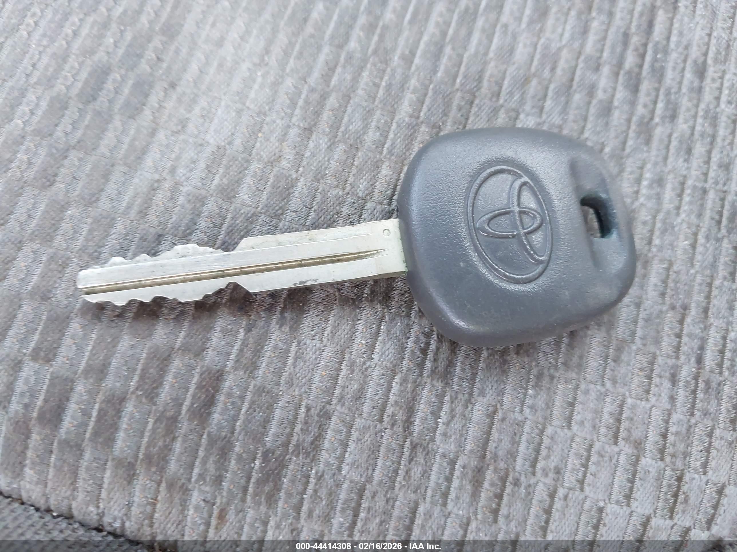 TOYOTA RAV4 image 11