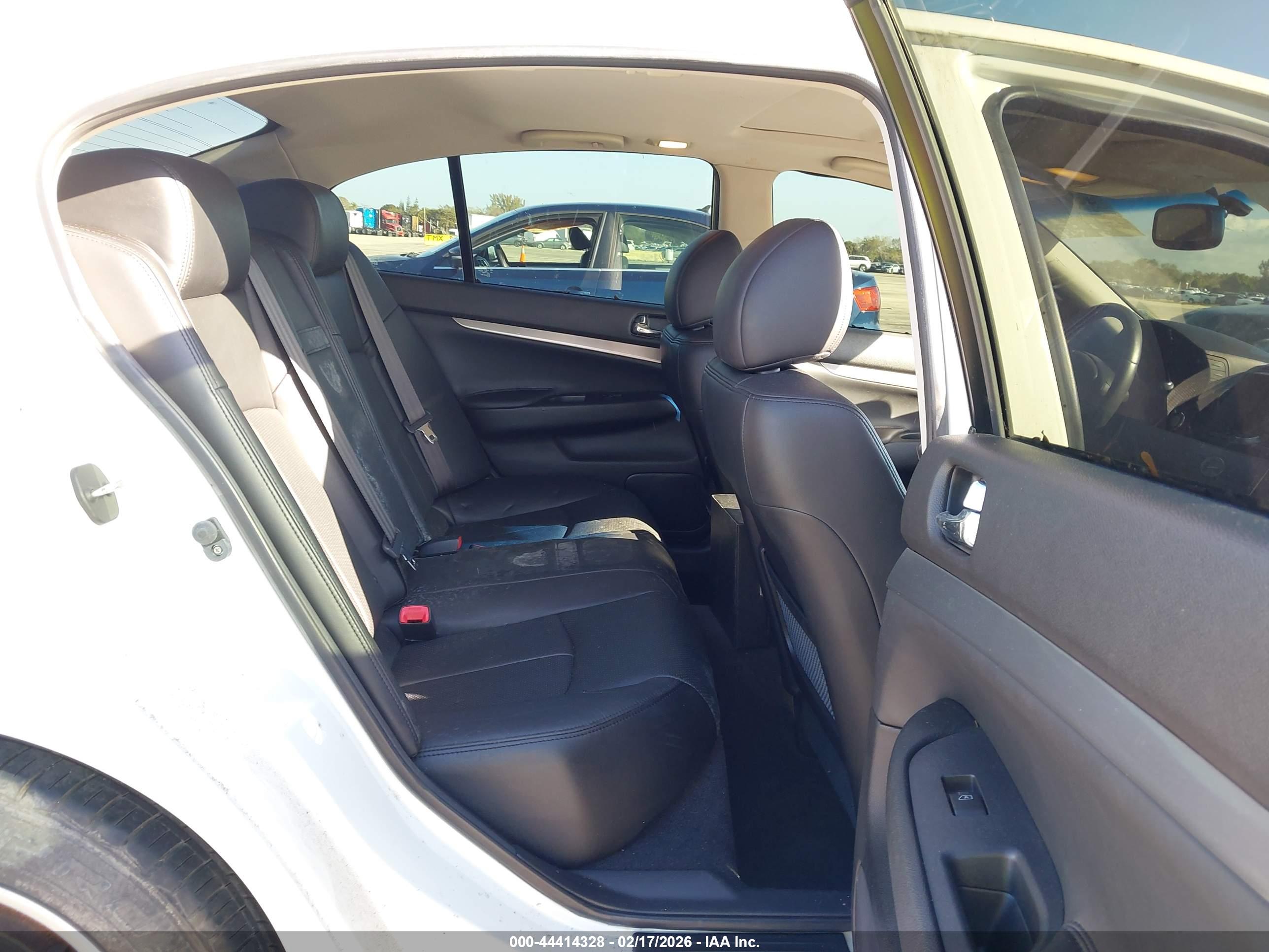 INFINITI G37X image 8