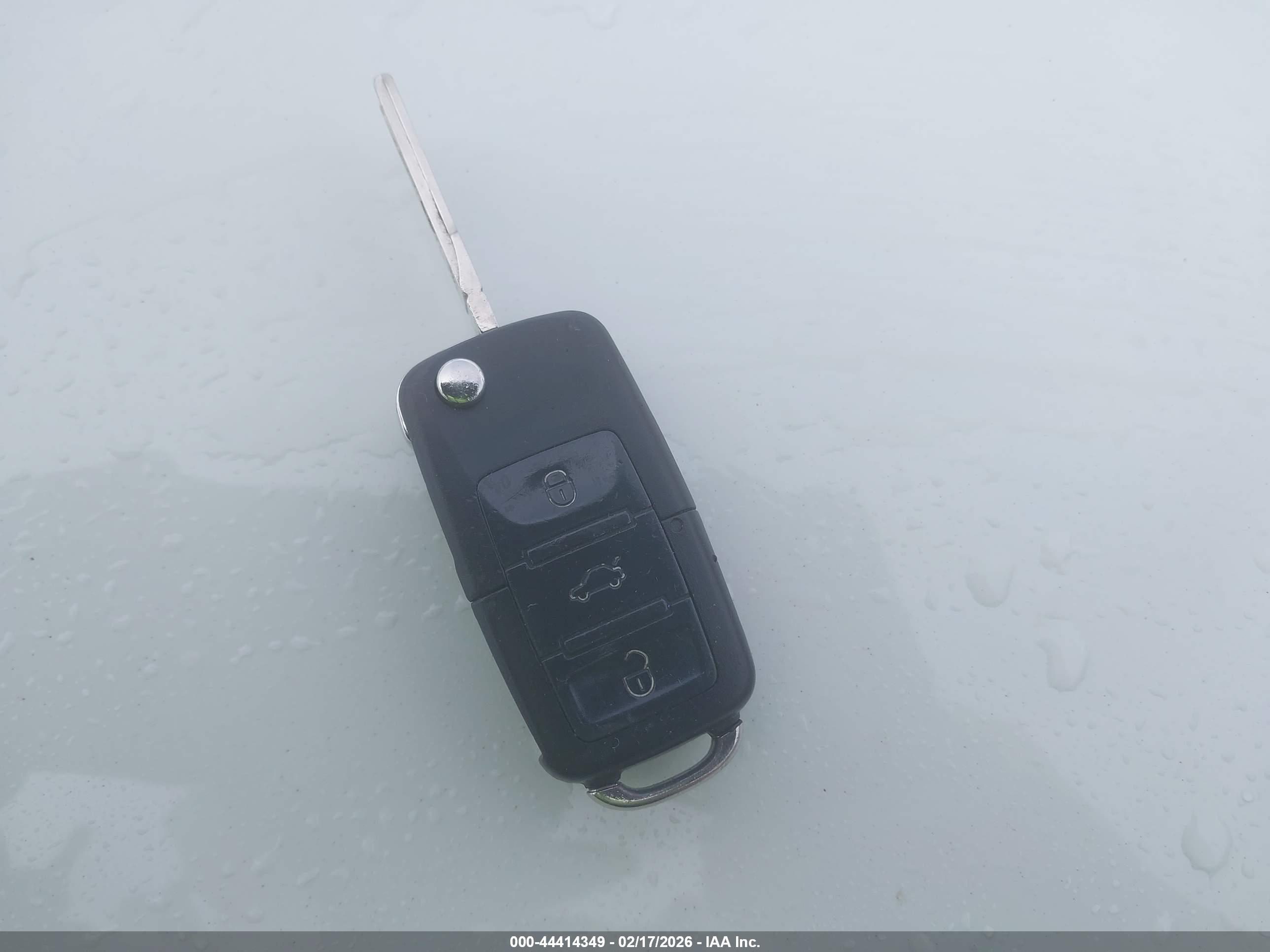 VOLKSWAGEN GTI image 11