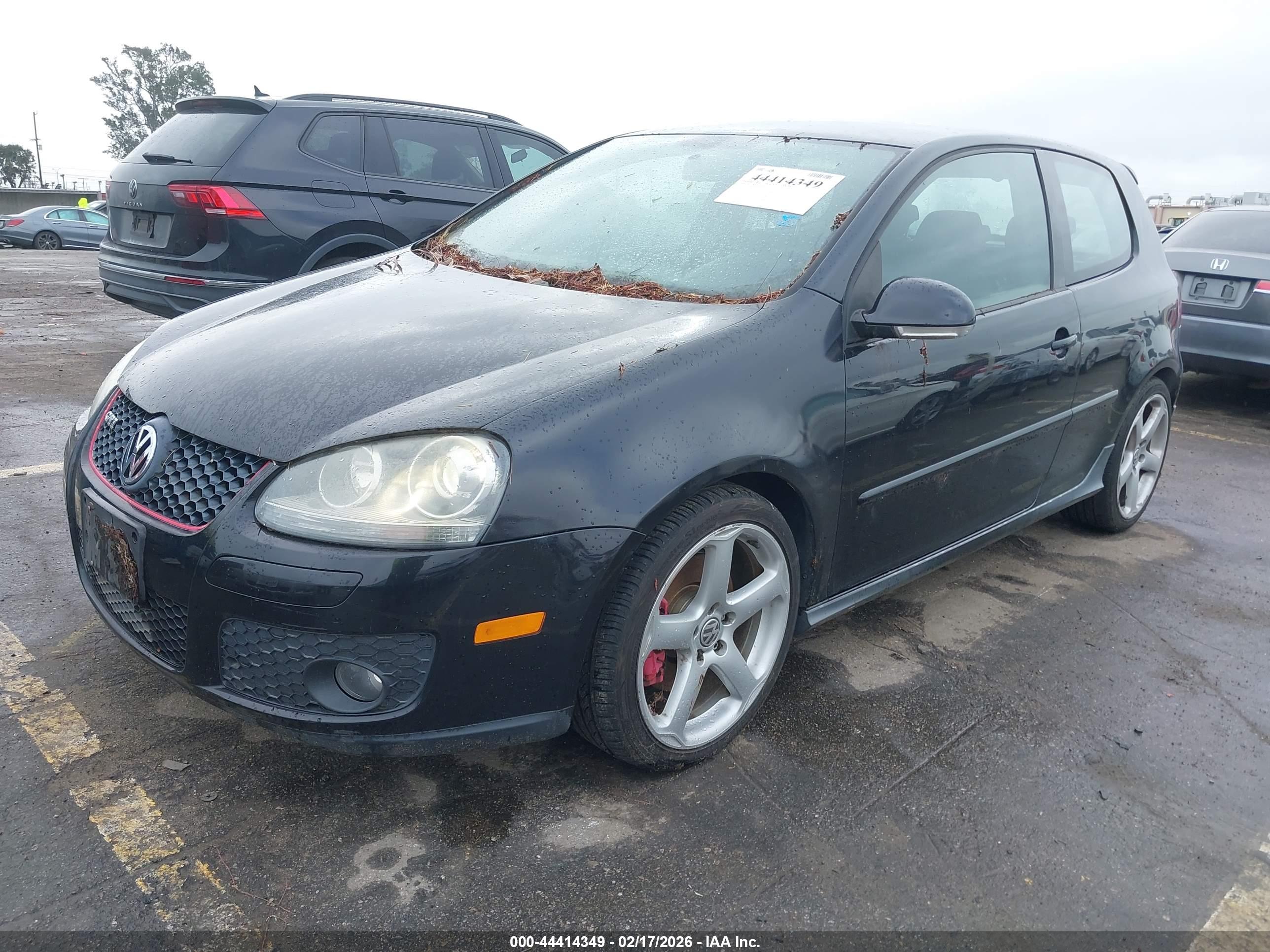 VOLKSWAGEN GTI image 2