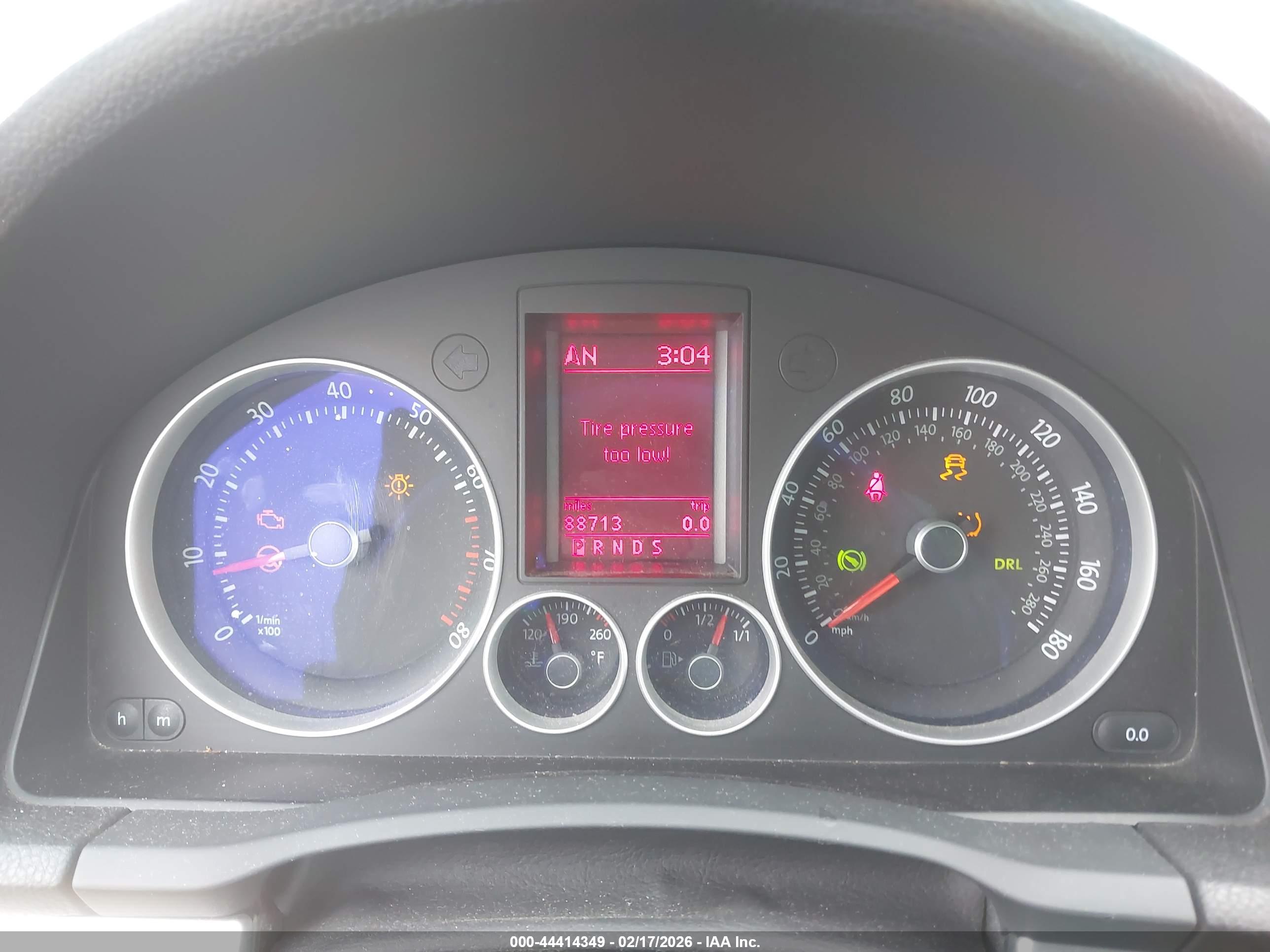 VOLKSWAGEN GTI image 7