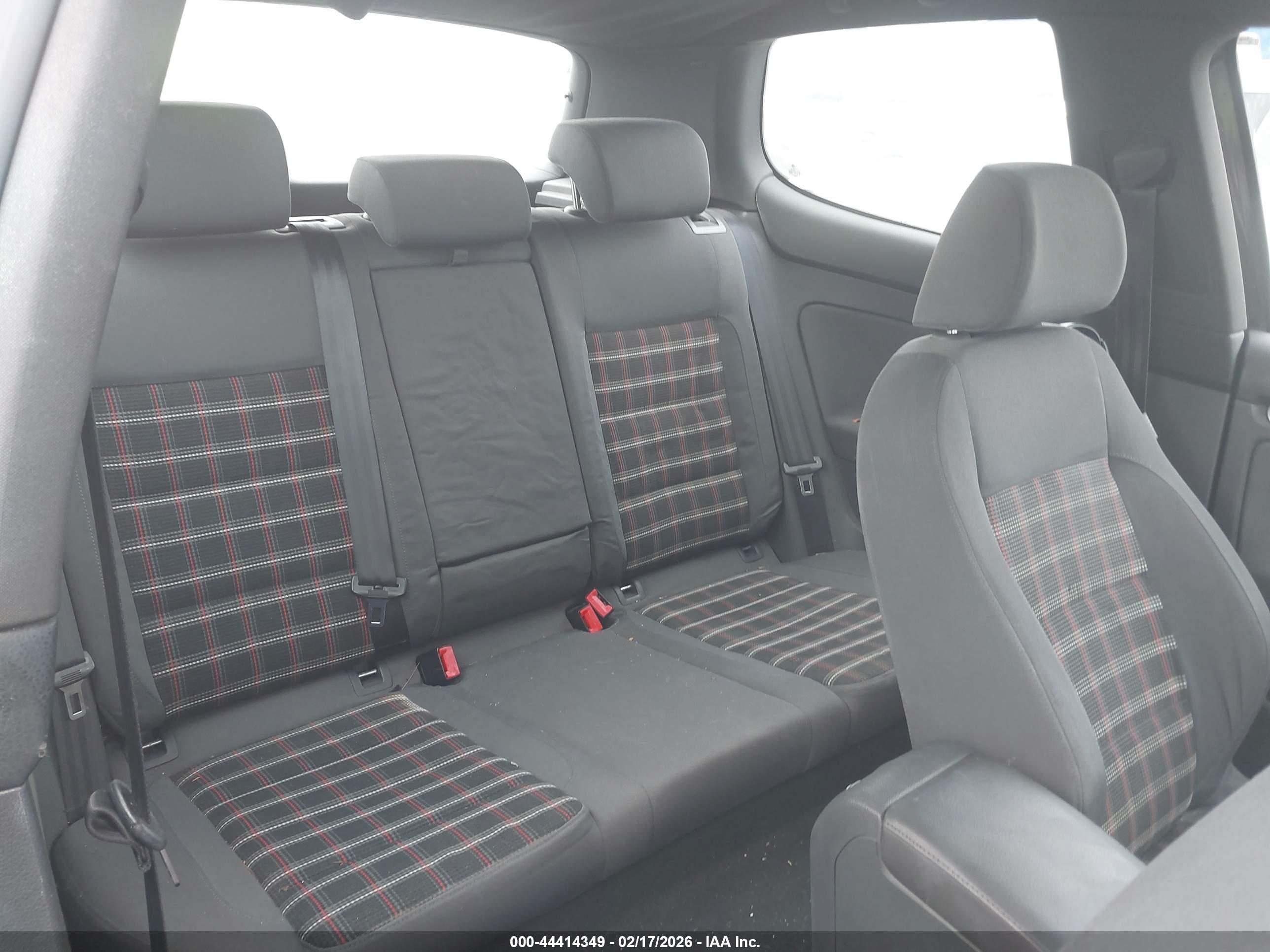 VOLKSWAGEN GTI image 8