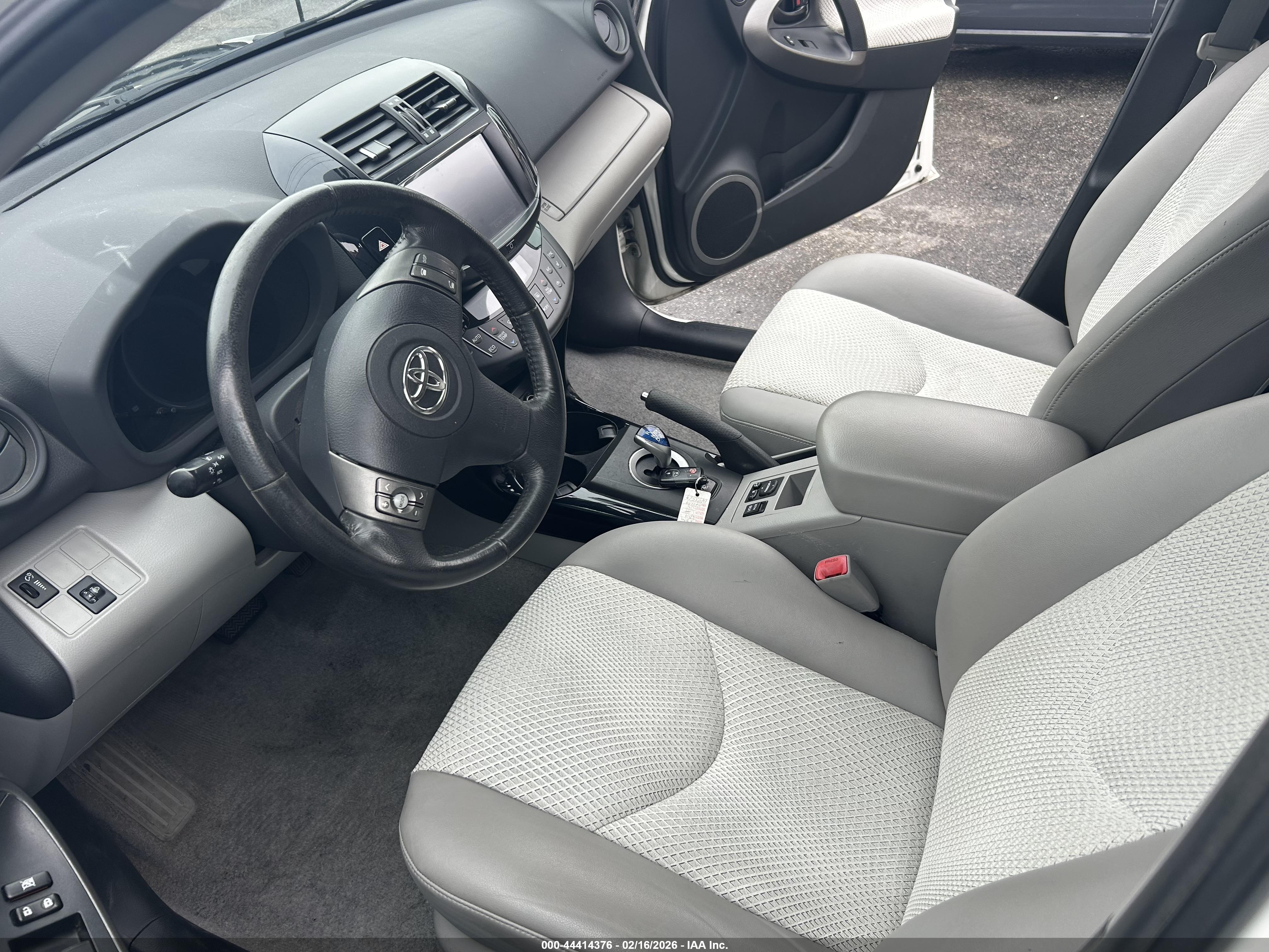 TOYOTA RAV4 image 5