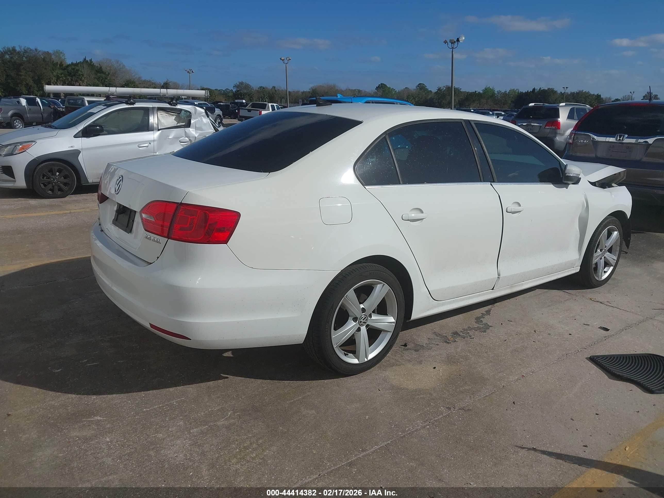 VOLKSWAGEN JETTA image 4