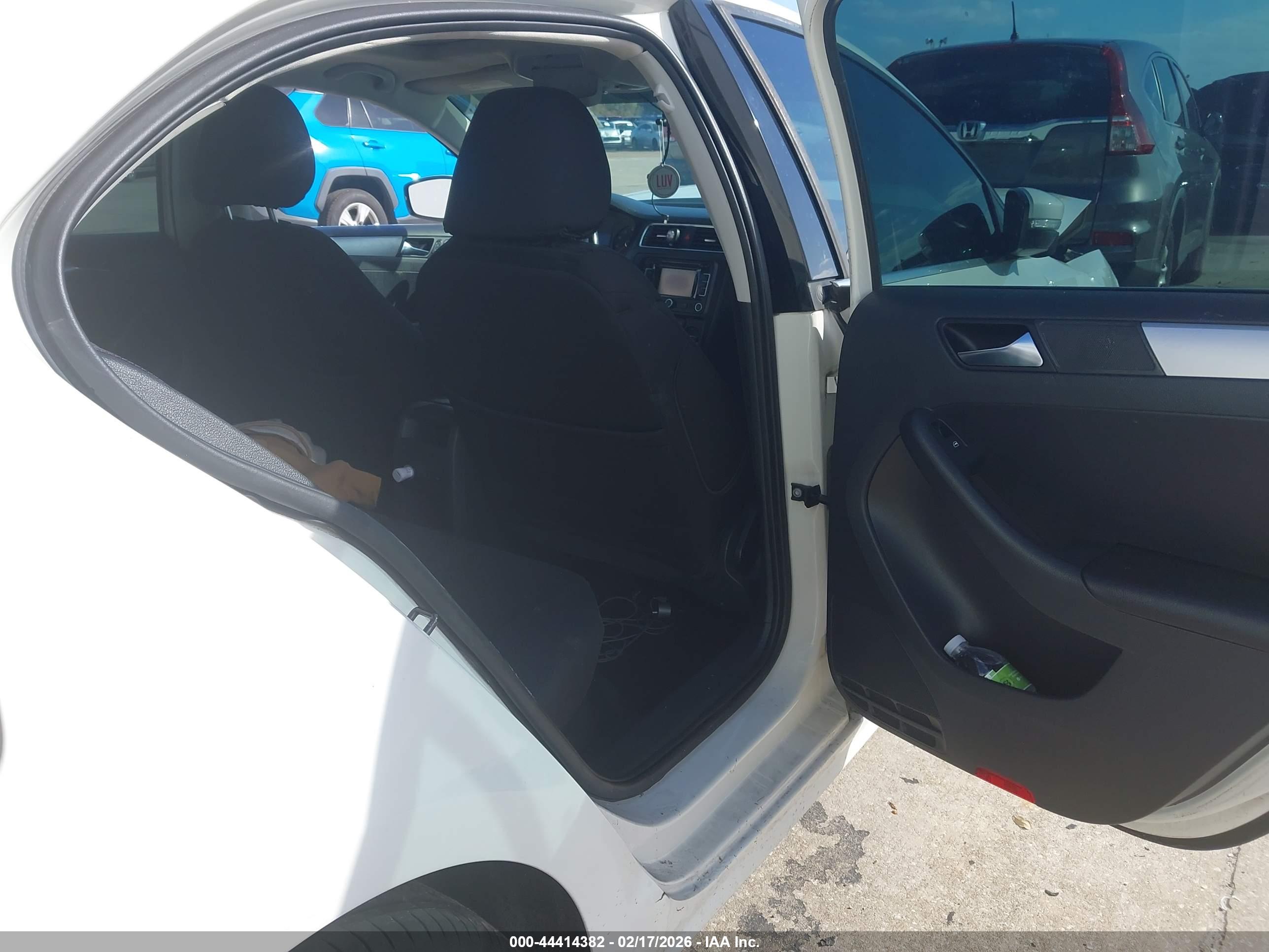 VOLKSWAGEN JETTA image 8
