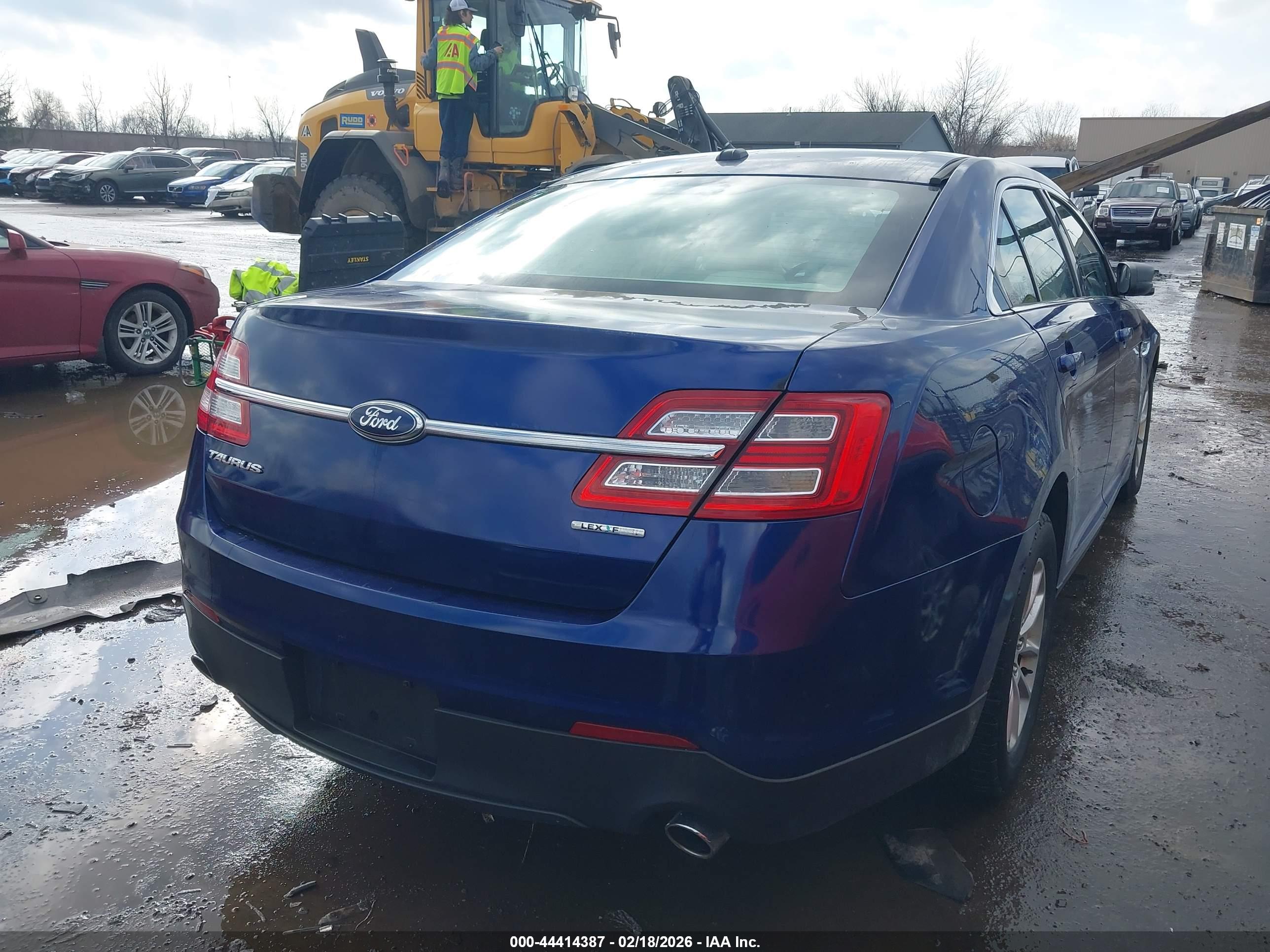 FORD TAURUS image 4