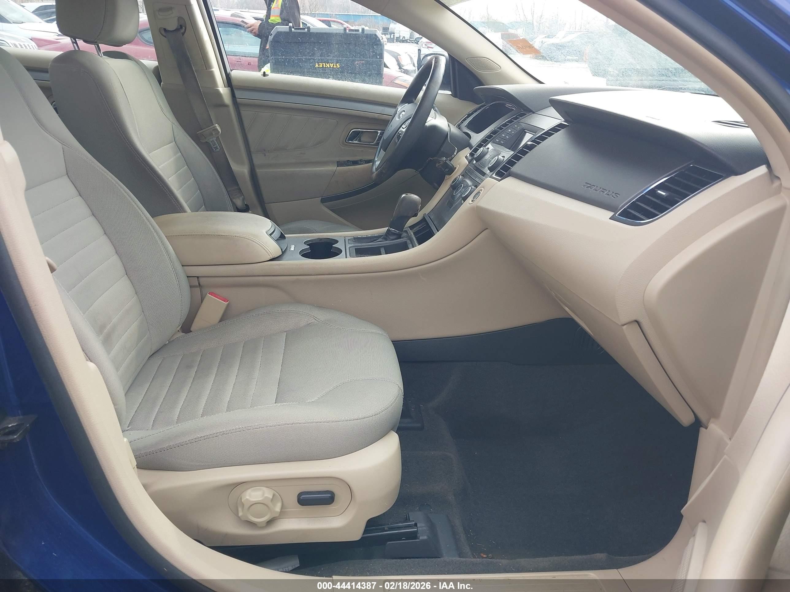 FORD TAURUS image 5