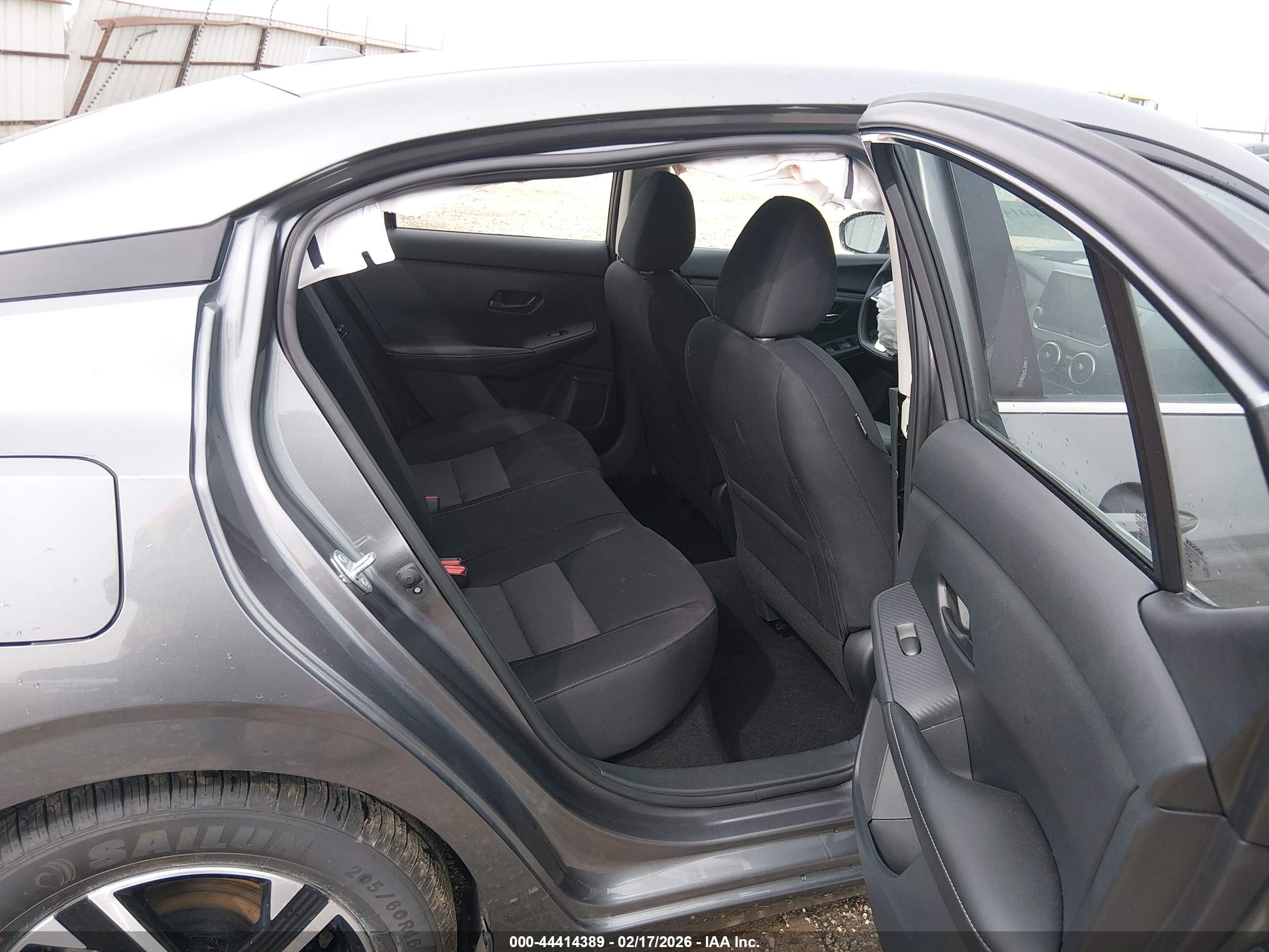 NISSAN SENTRA image 8