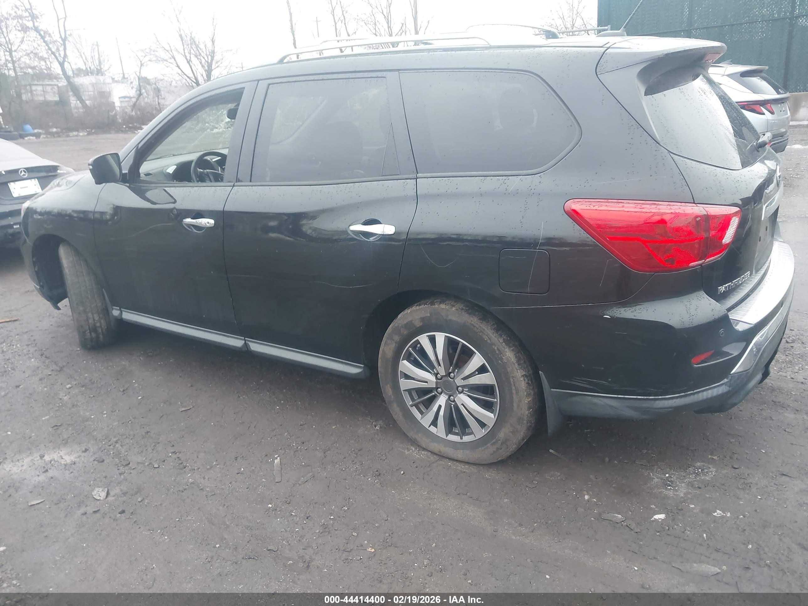 NISSAN PATHFINDER image 3