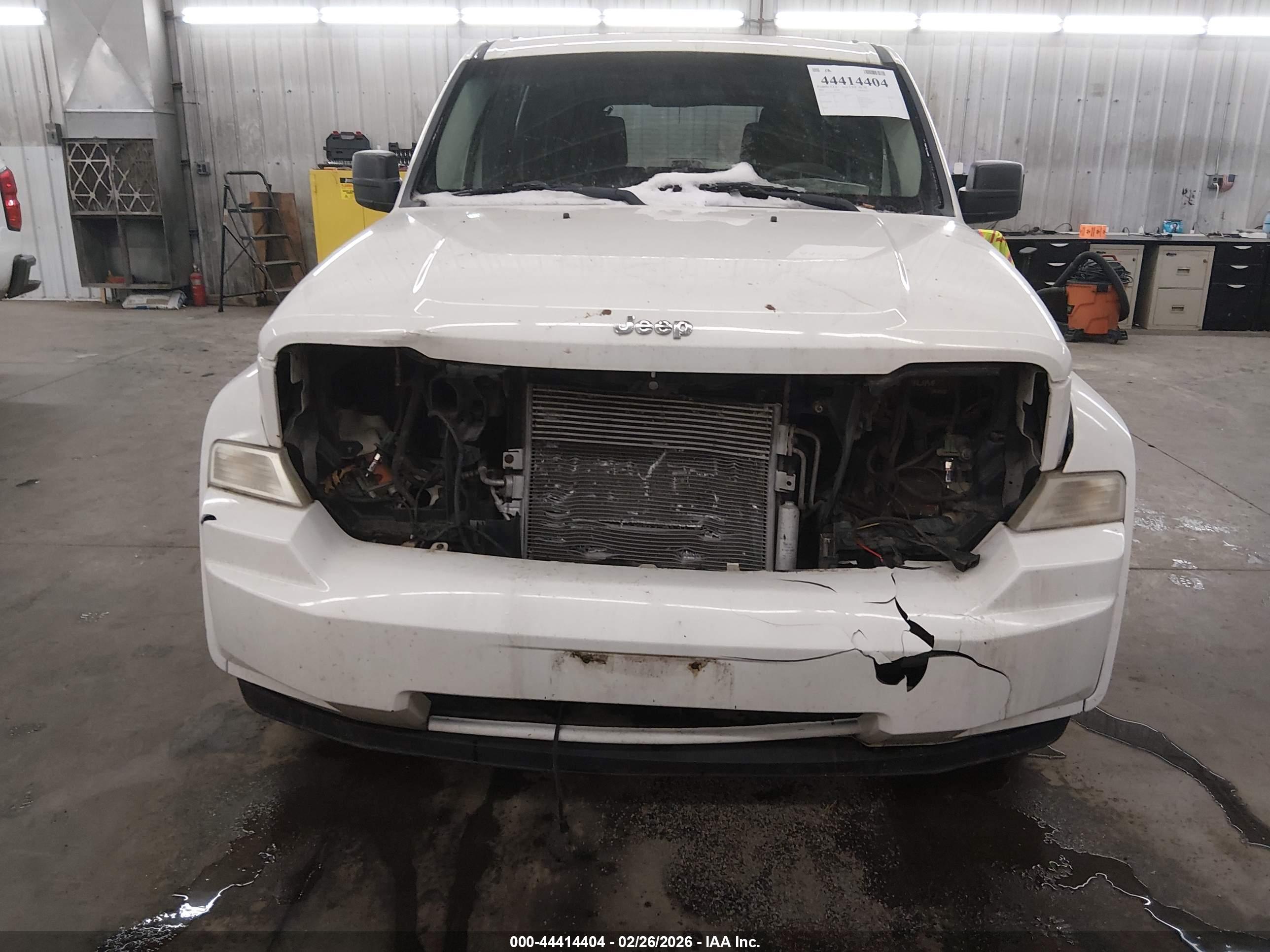 JEEP LIBERTY image 6