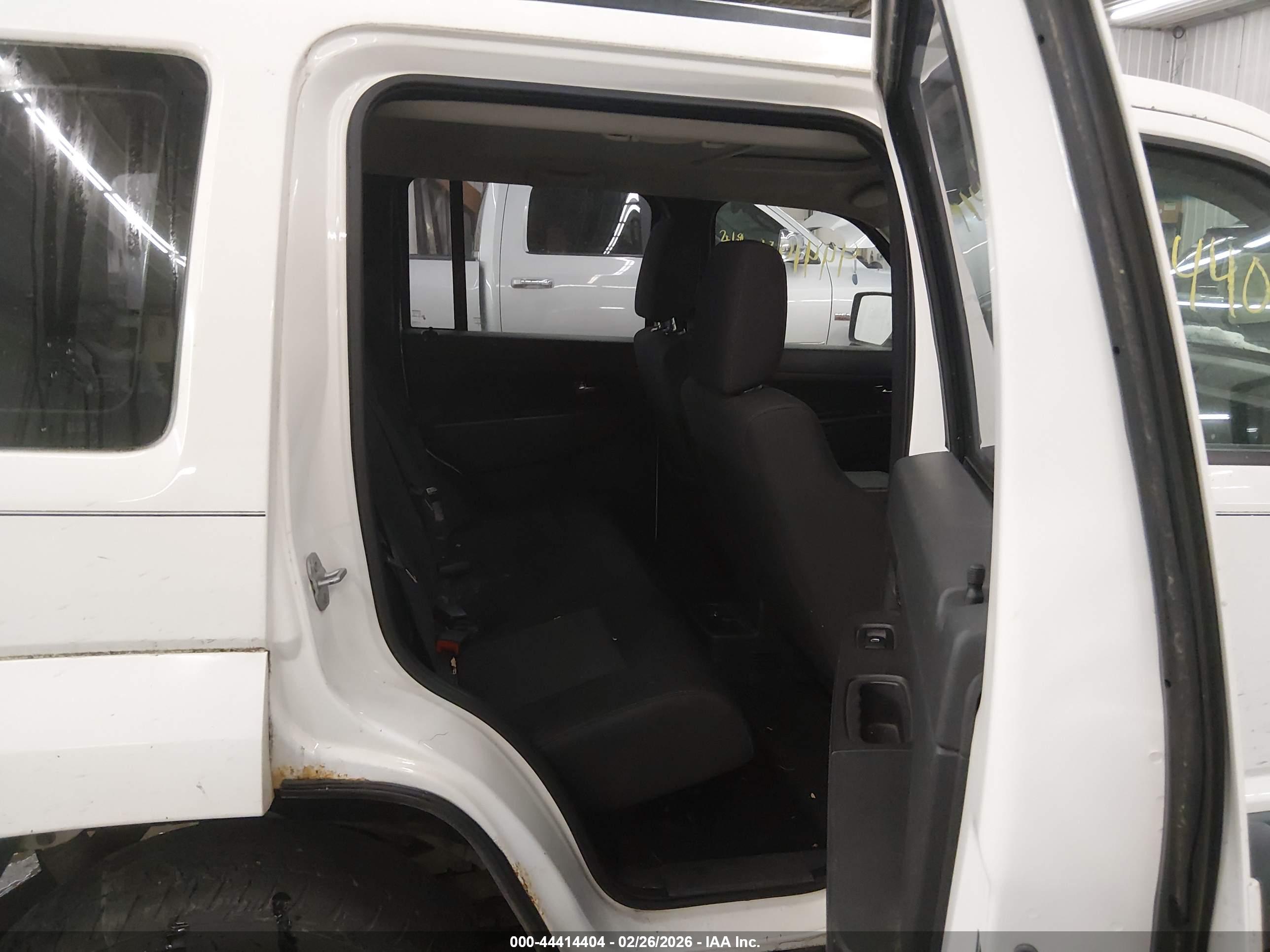 JEEP LIBERTY image 8