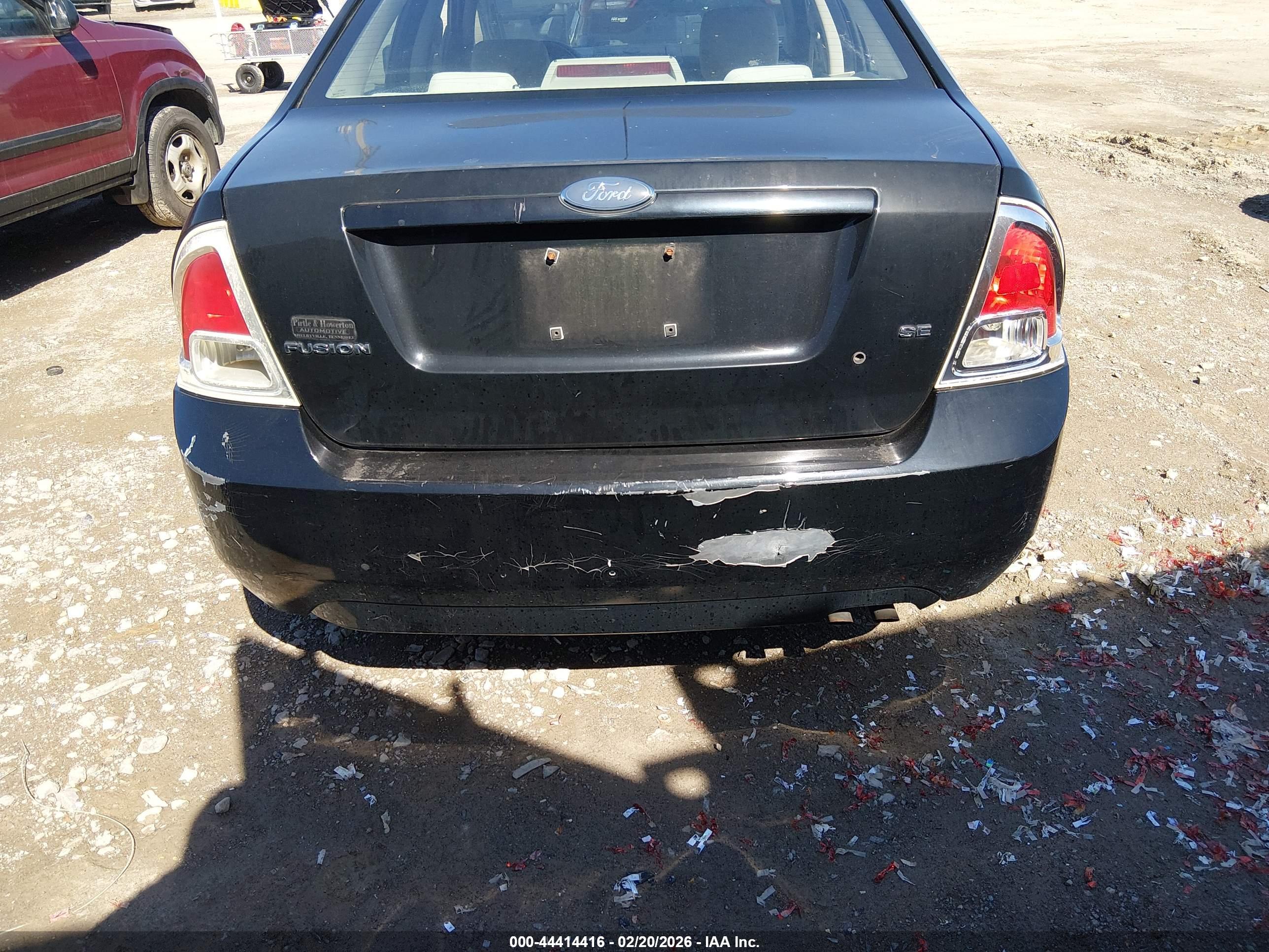 FORD FUSION image 6