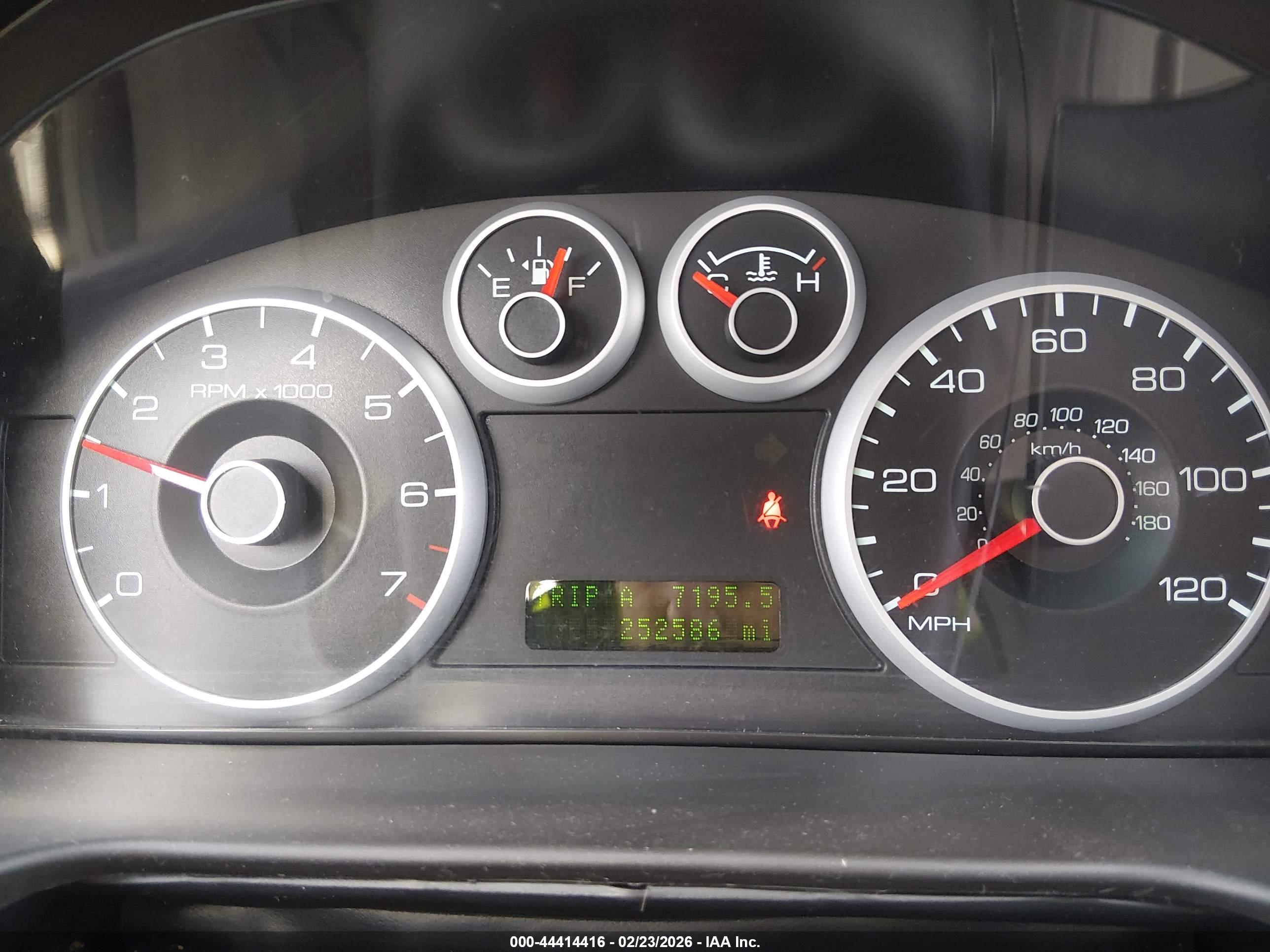 FORD FUSION image 7
