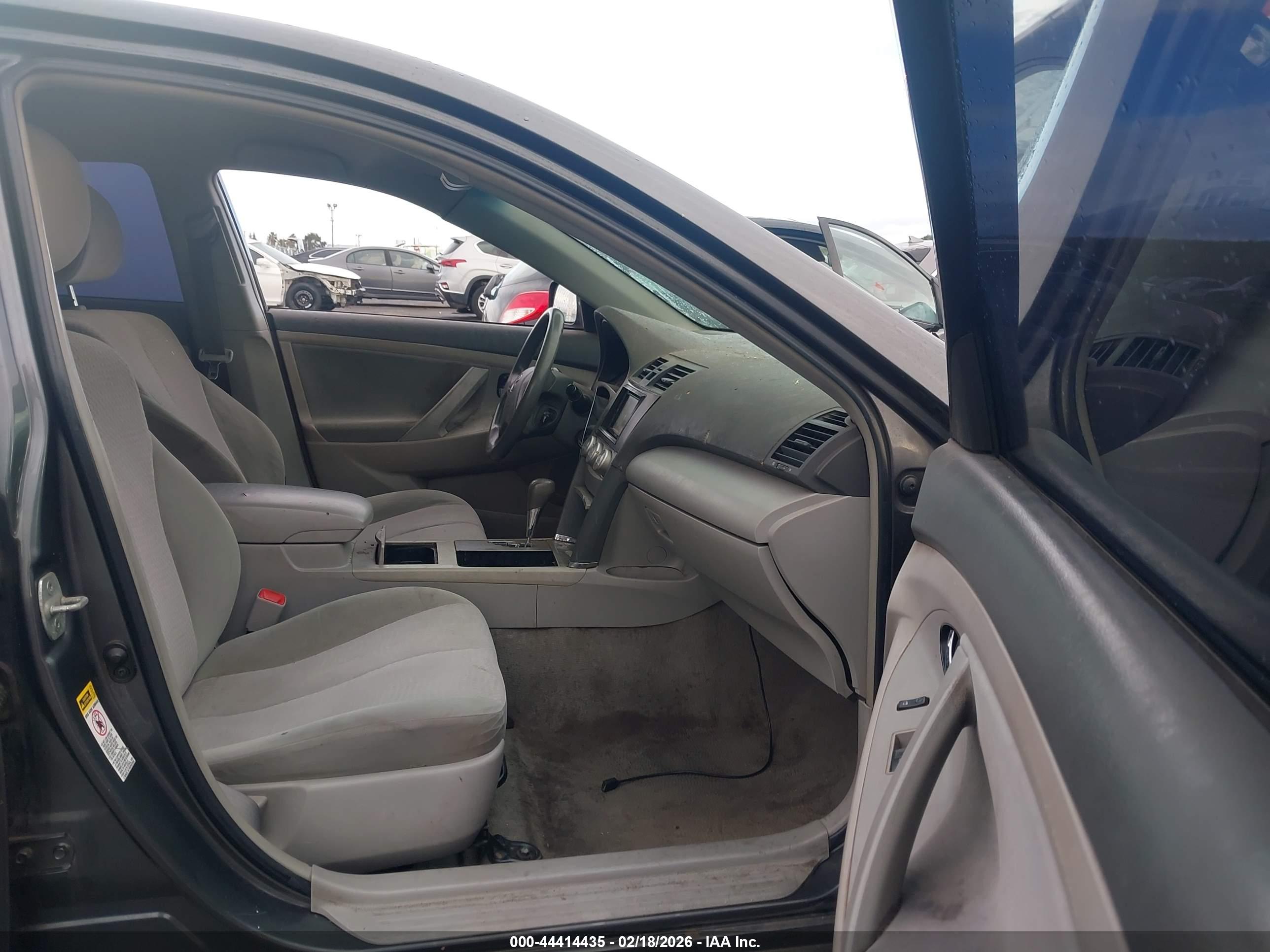 TOYOTA CAMRY image 5