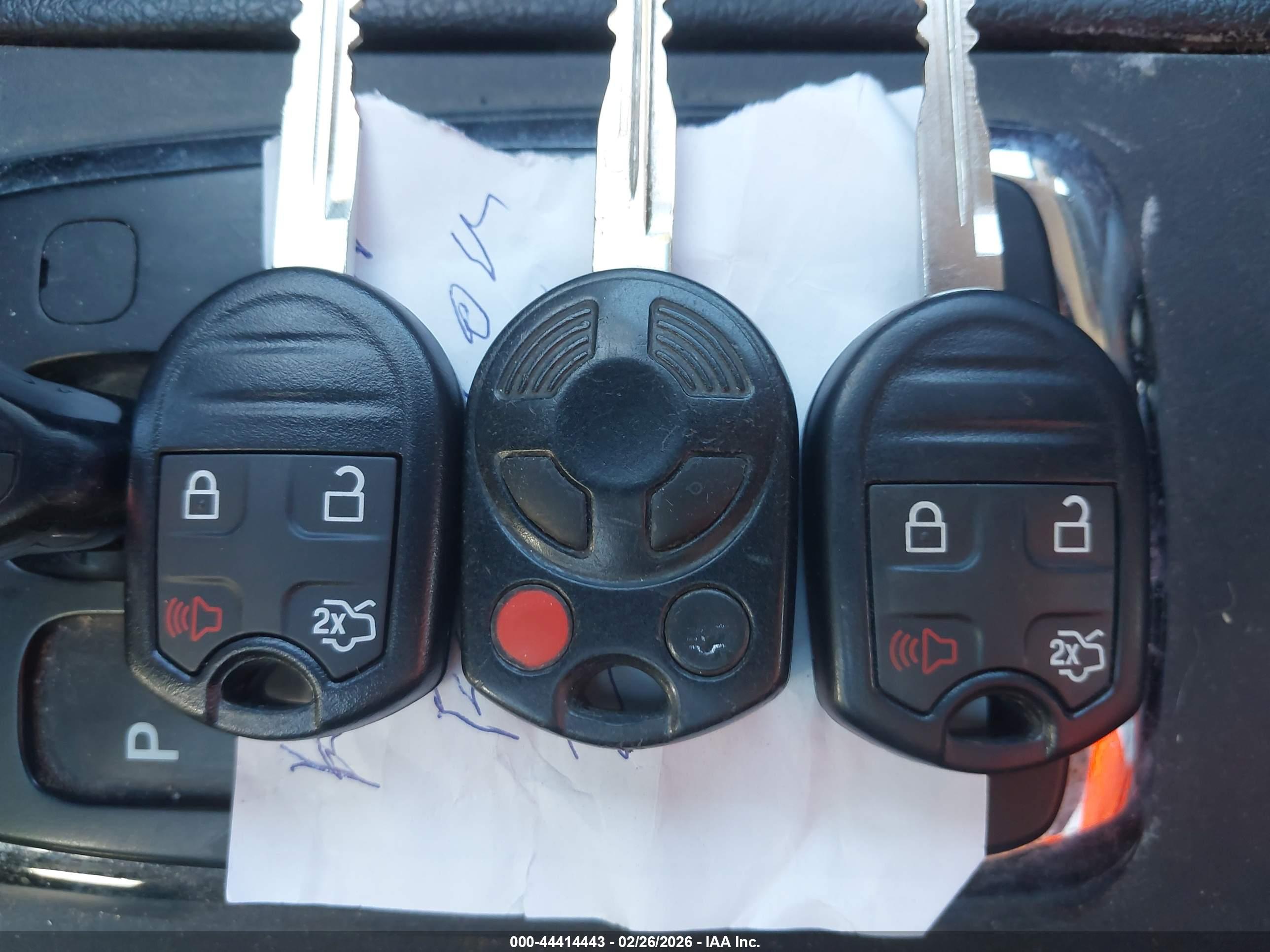 FORD FUSION image 11