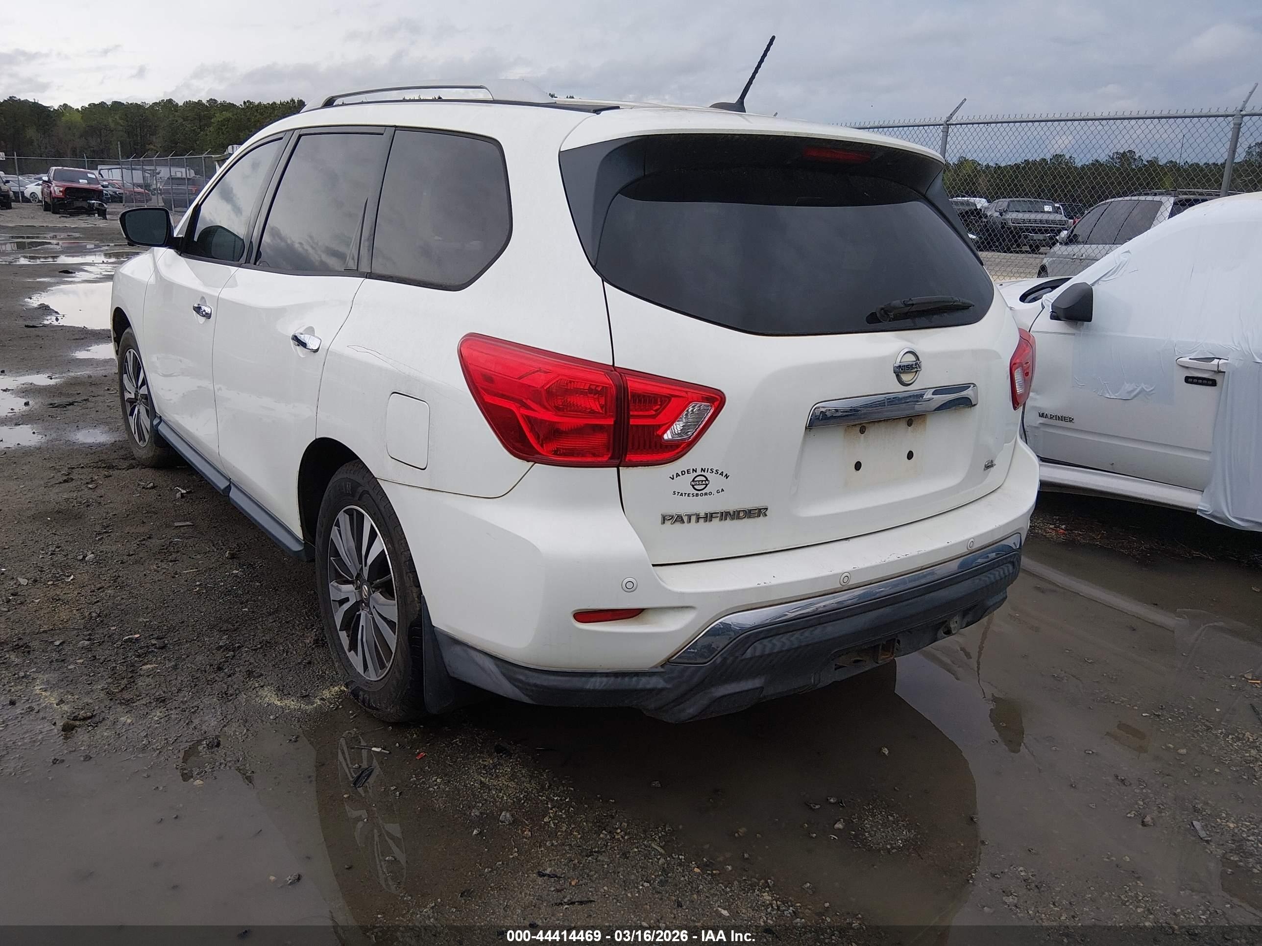 NISSAN PATHFINDER image 3