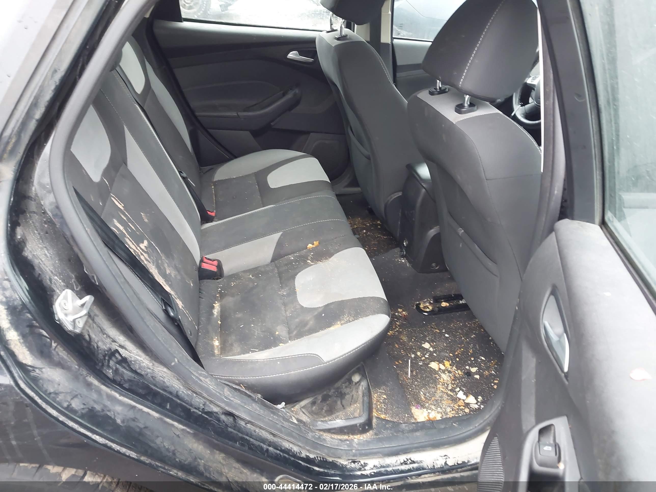 FORD FOCUS image 8