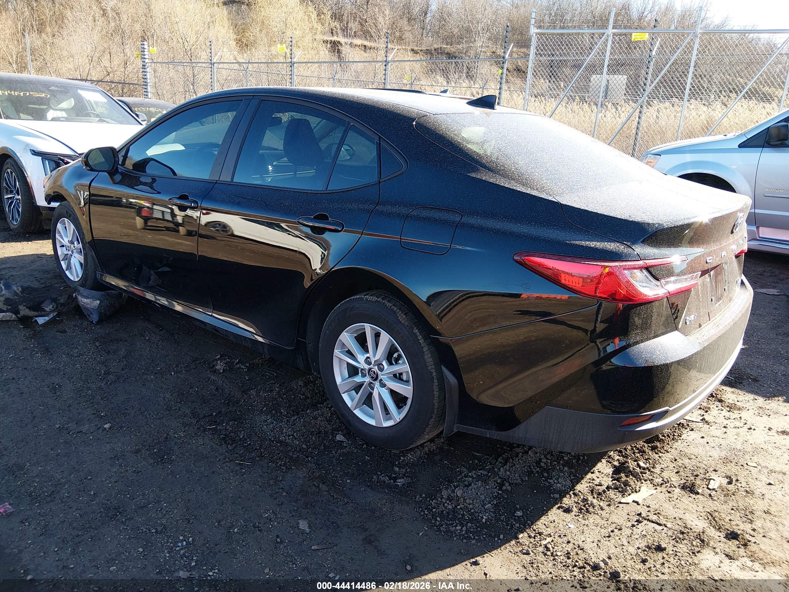 TOYOTA CAMRY image 3