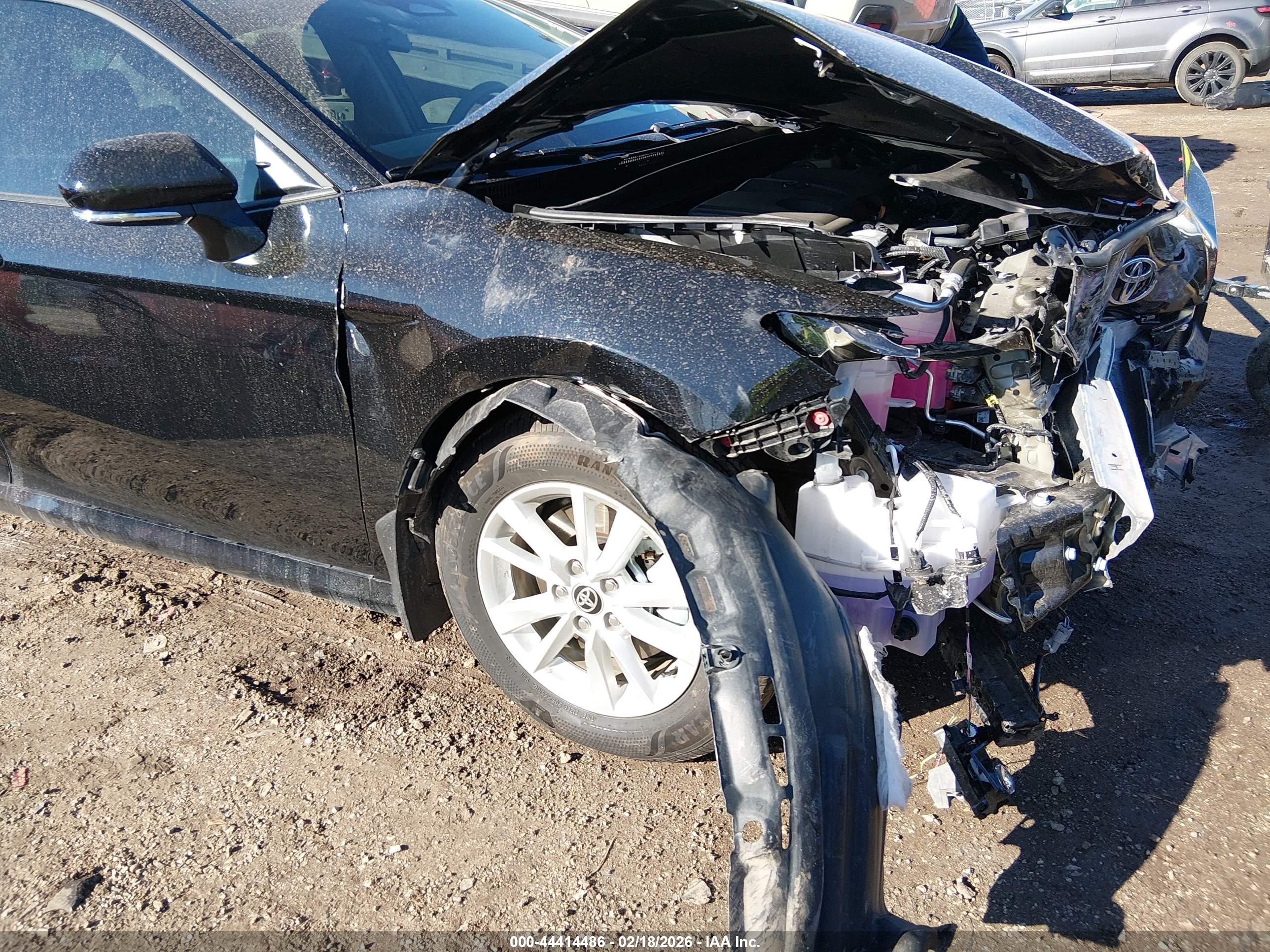 TOYOTA CAMRY image 6