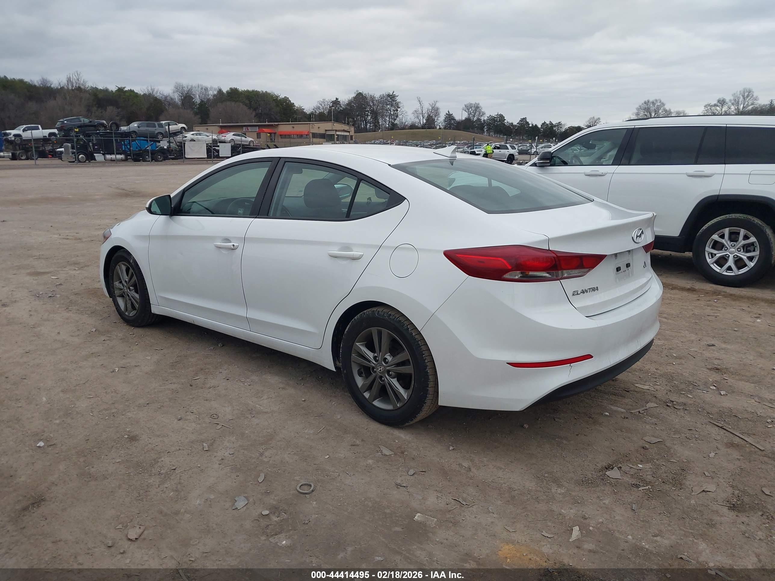 HYUNDAI ELANTRA image 3