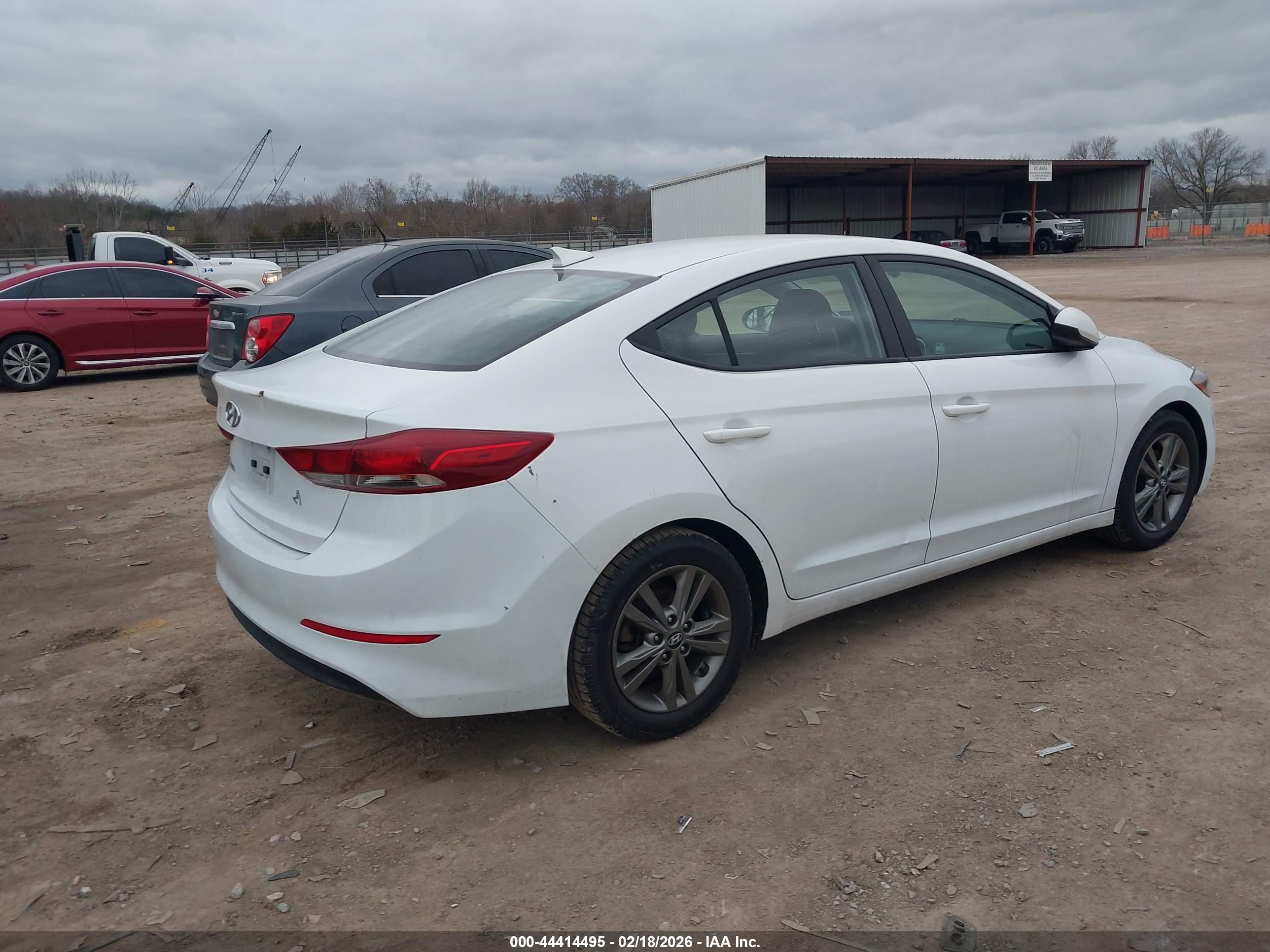 HYUNDAI ELANTRA image 4