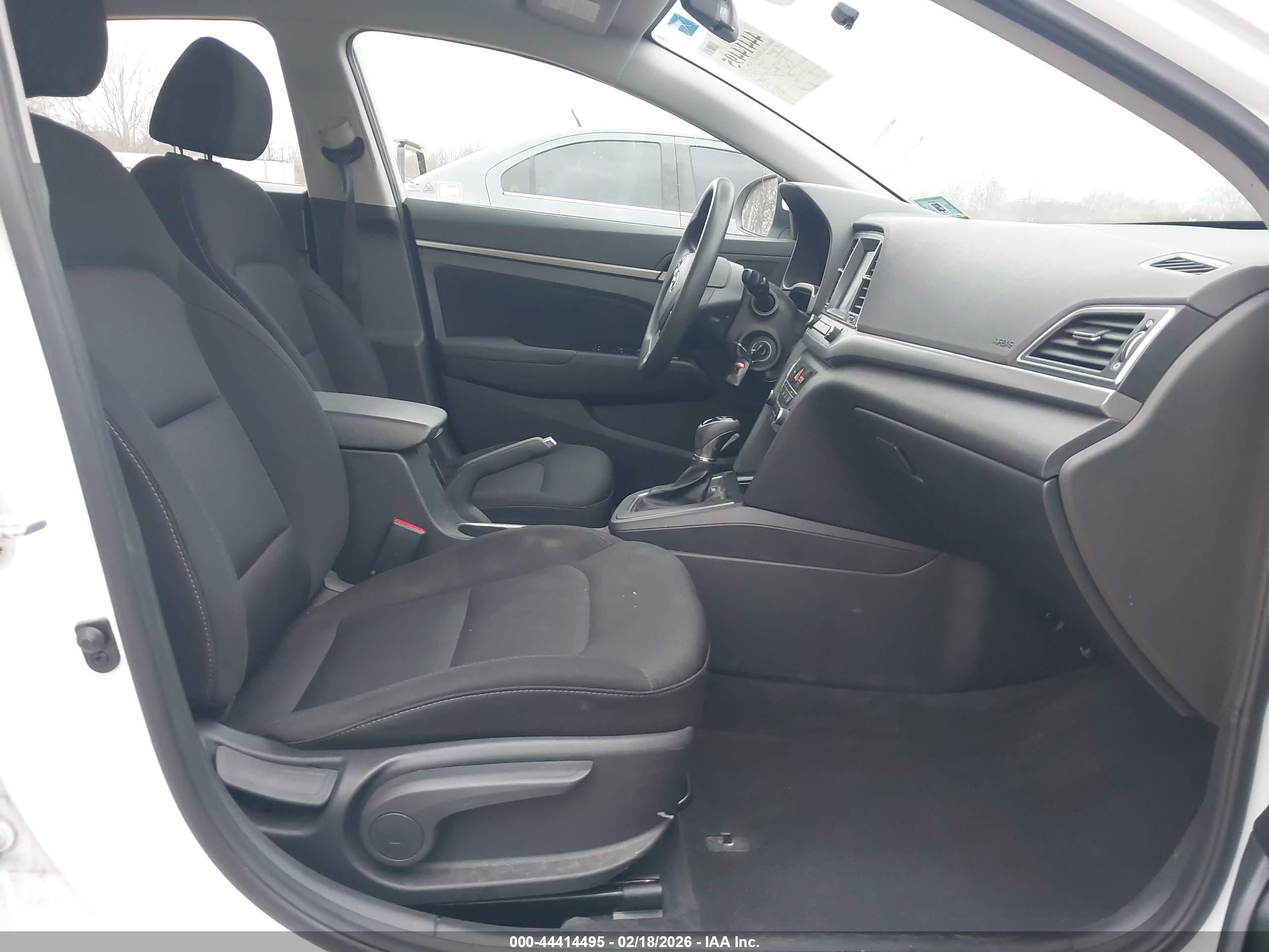 HYUNDAI ELANTRA image 5