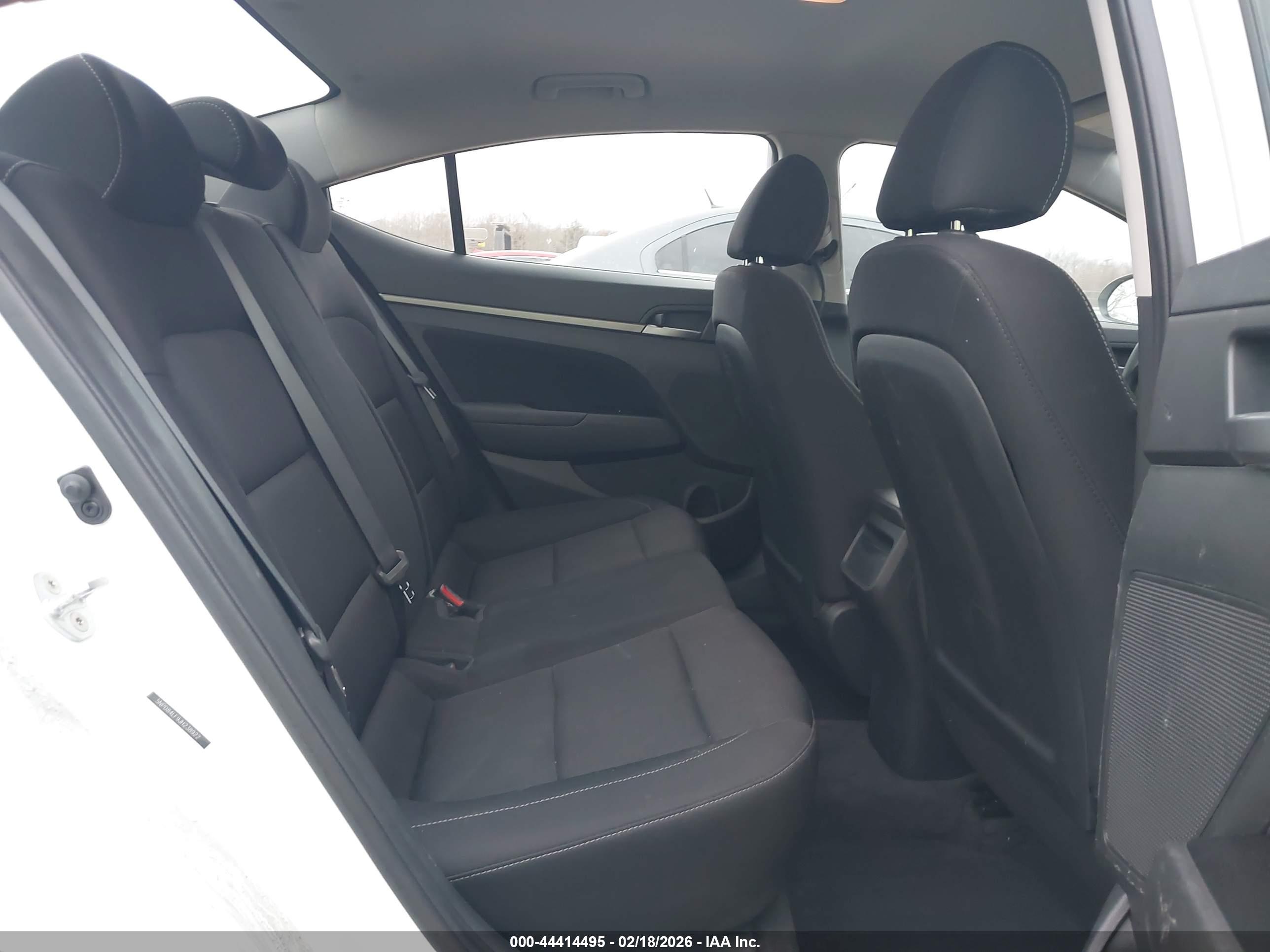 HYUNDAI ELANTRA image 8
