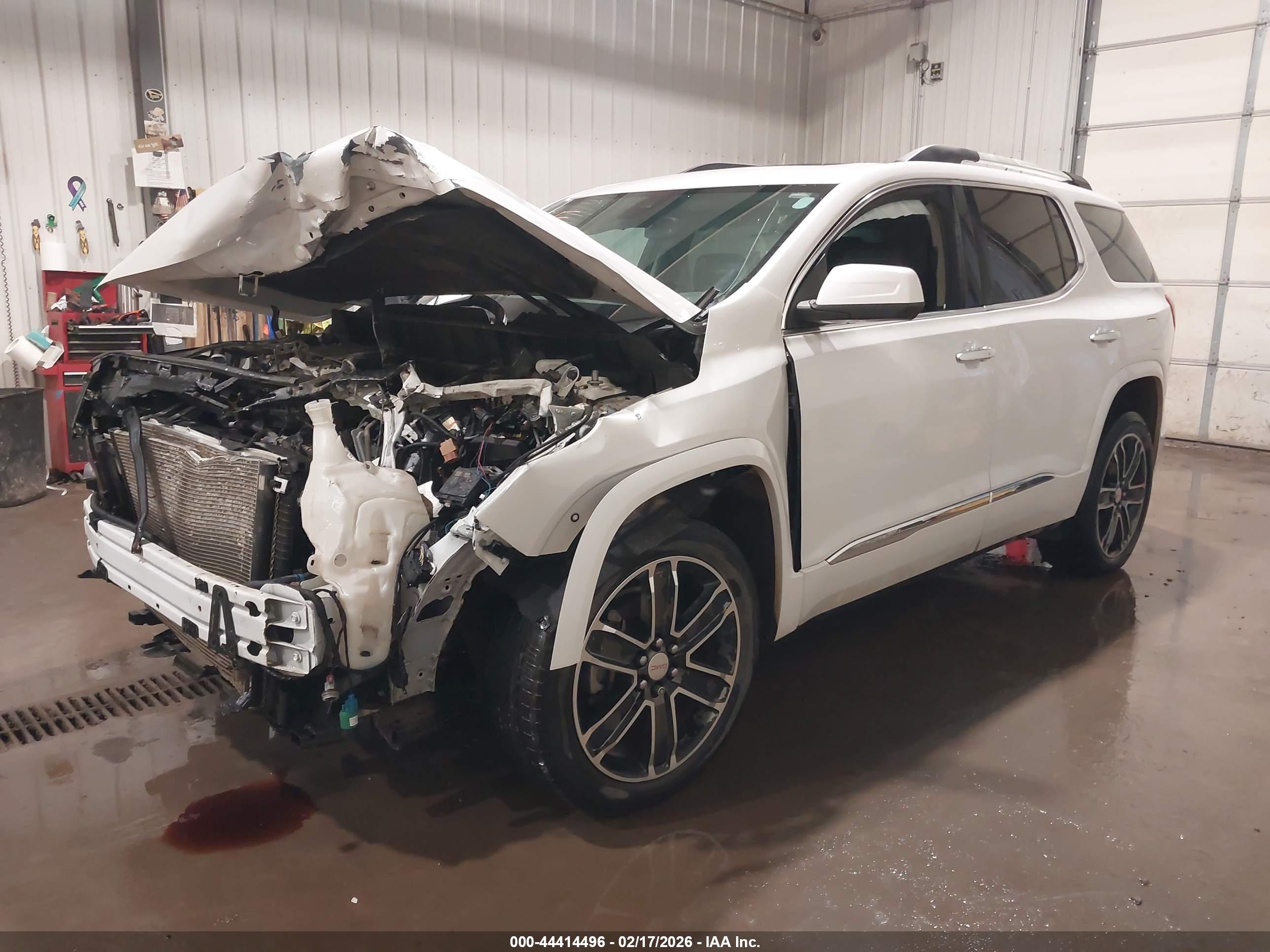 GMC ACADIA image 2
