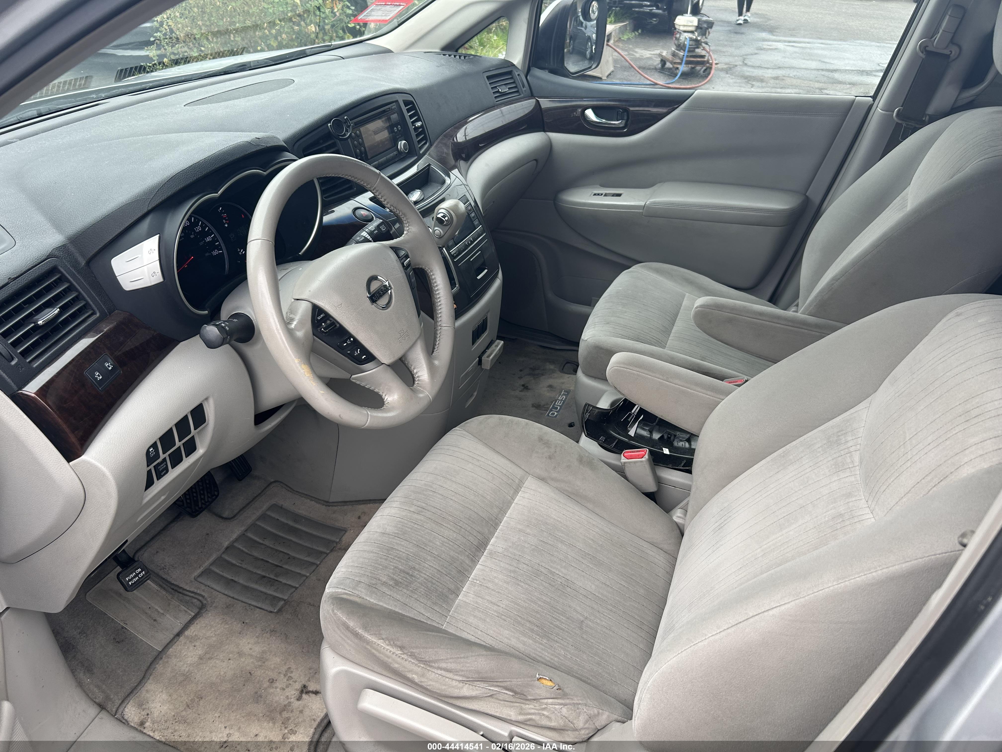 NISSAN QUEST image 5