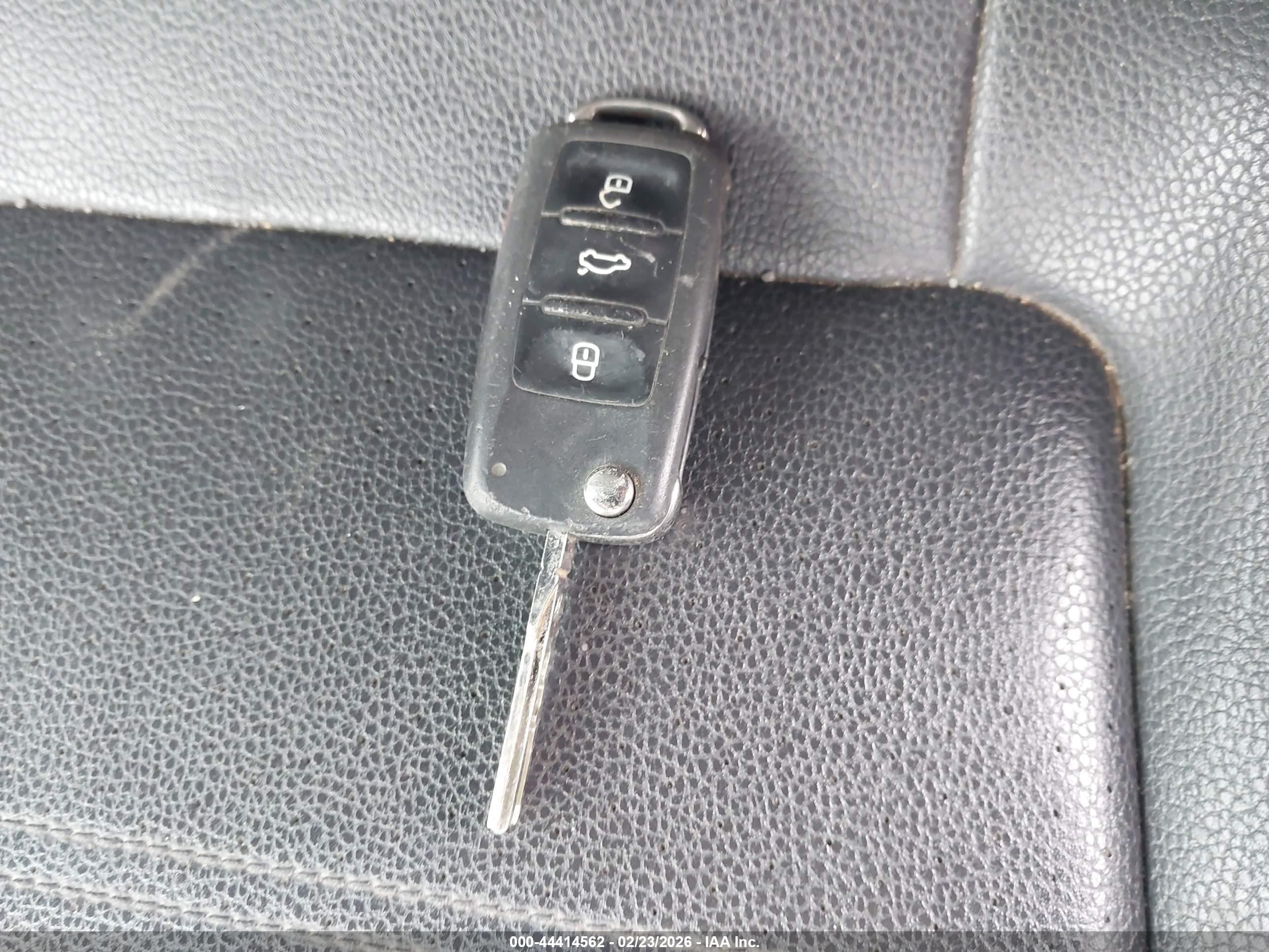 VOLKSWAGEN PASSAT image 11