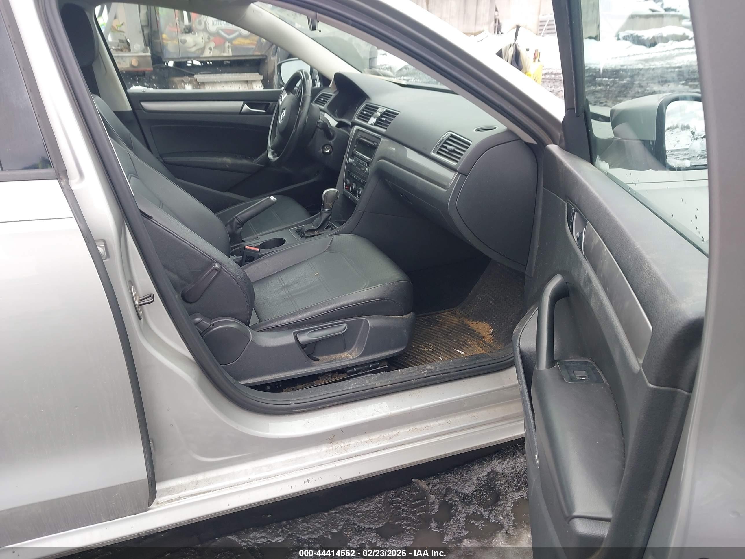 VOLKSWAGEN PASSAT image 5