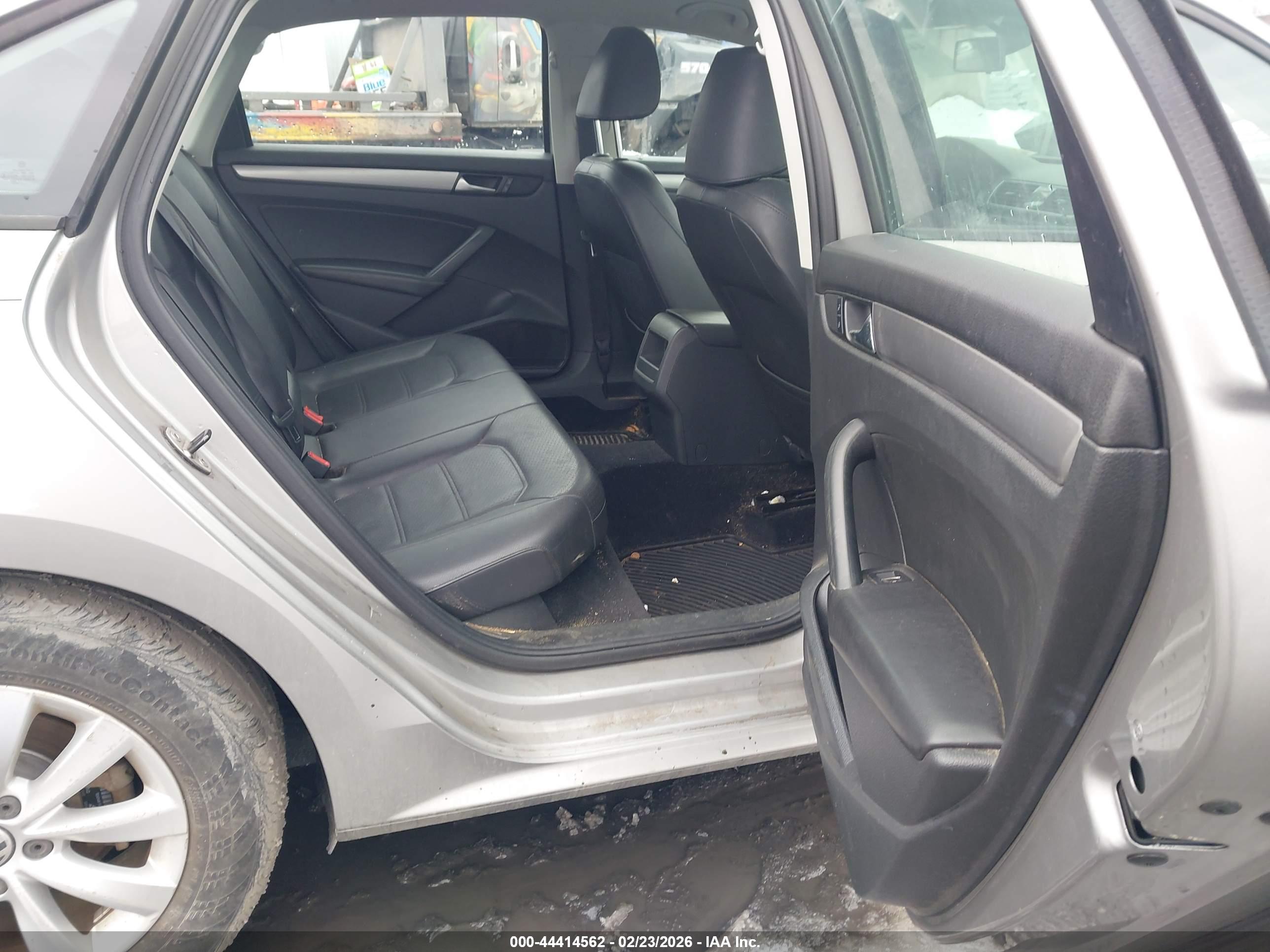 VOLKSWAGEN PASSAT image 8